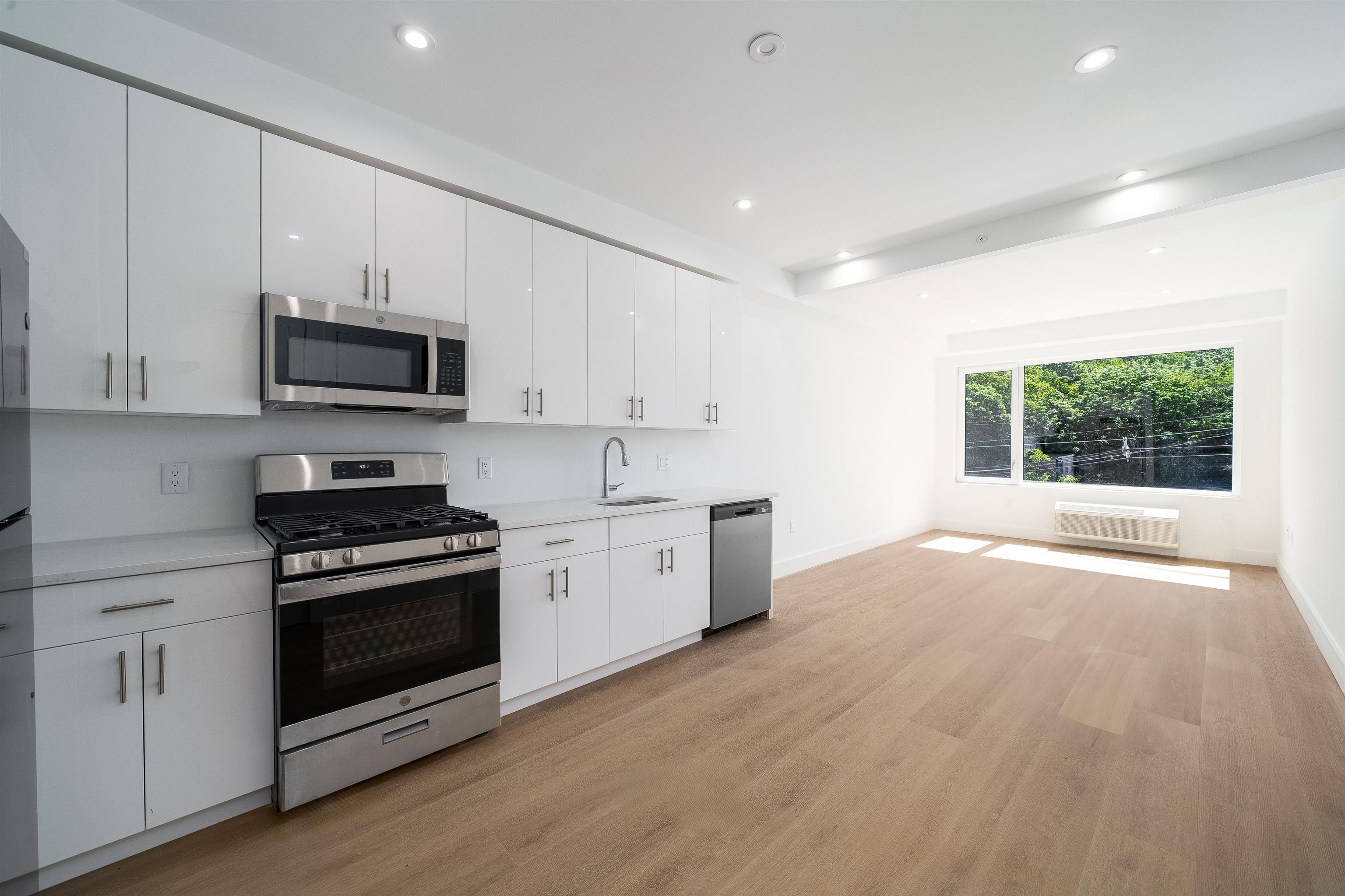 # 250010897 - For Rent in North Bergen NJ