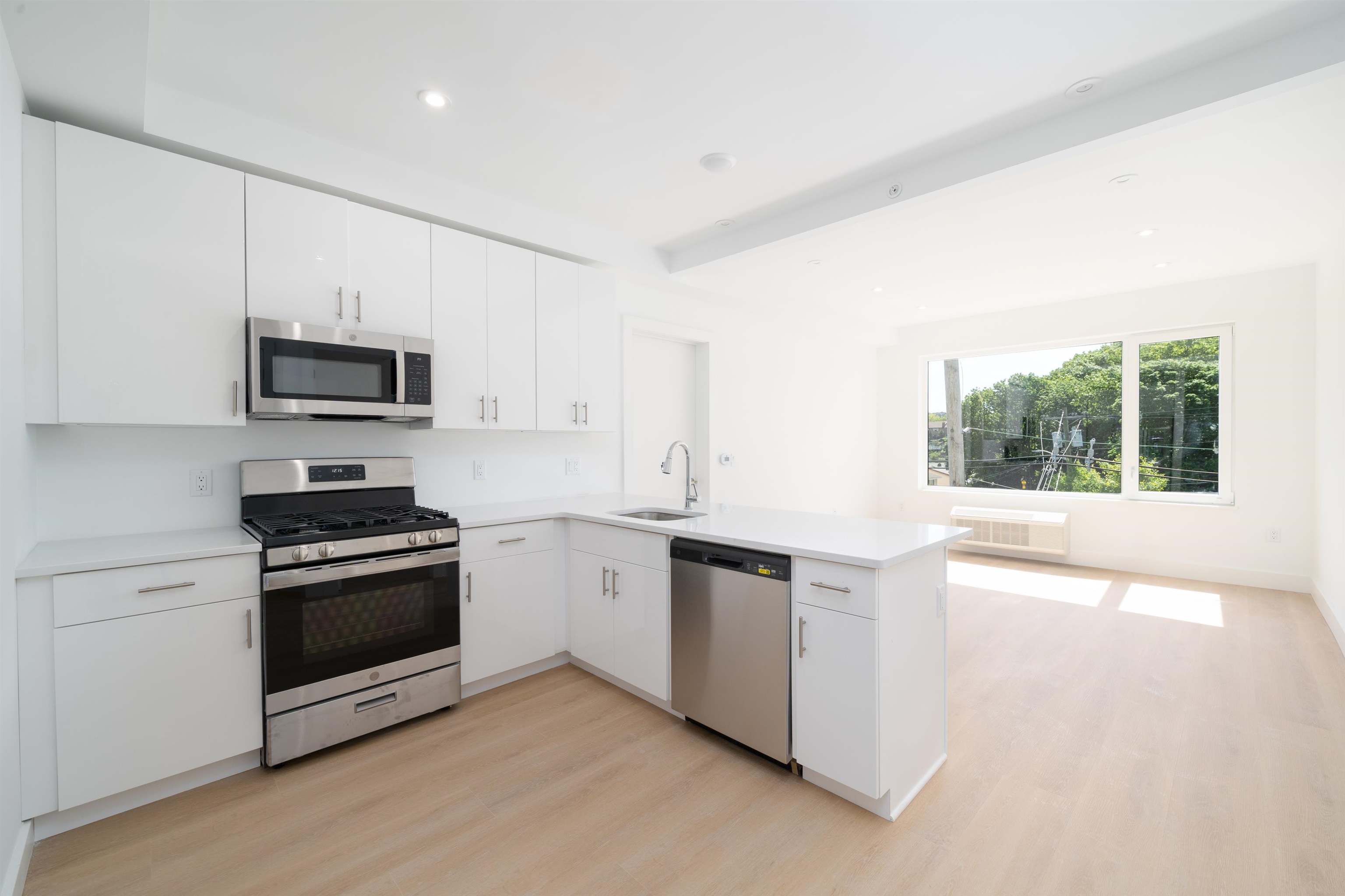 # 250010898 - For Rent in North Bergen NJ