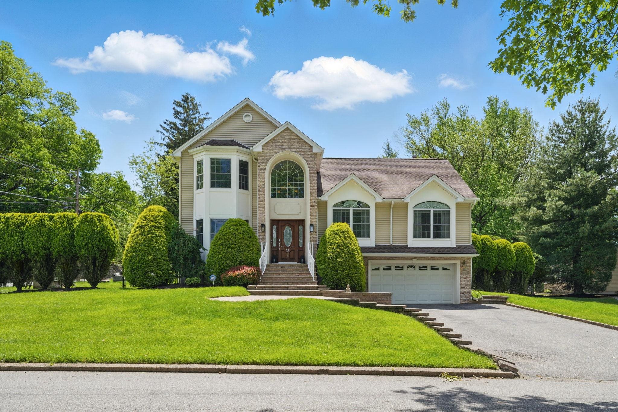 # 250010901 - For Rent in Little Falls NJ