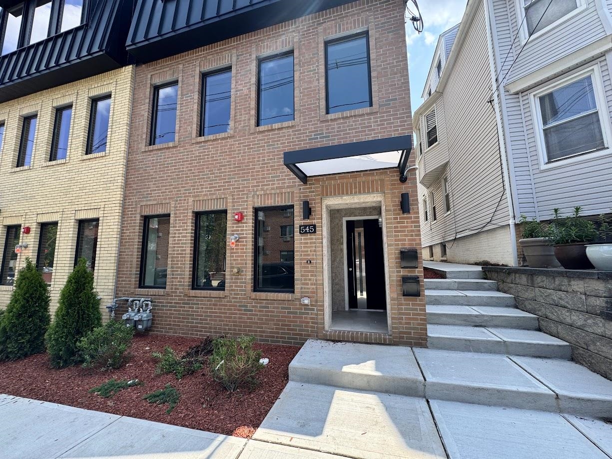 # 250010910 - For Rent in Harrison NJ