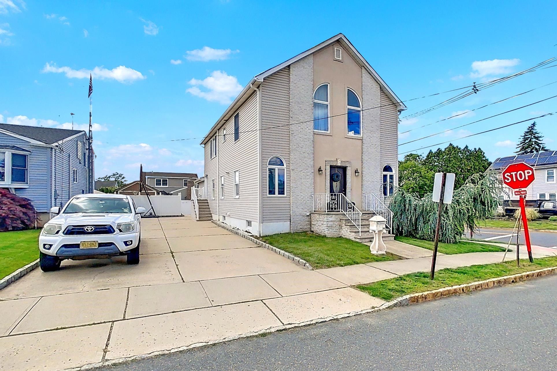 # 250010915 - For Rent in KENILWORTH NJ