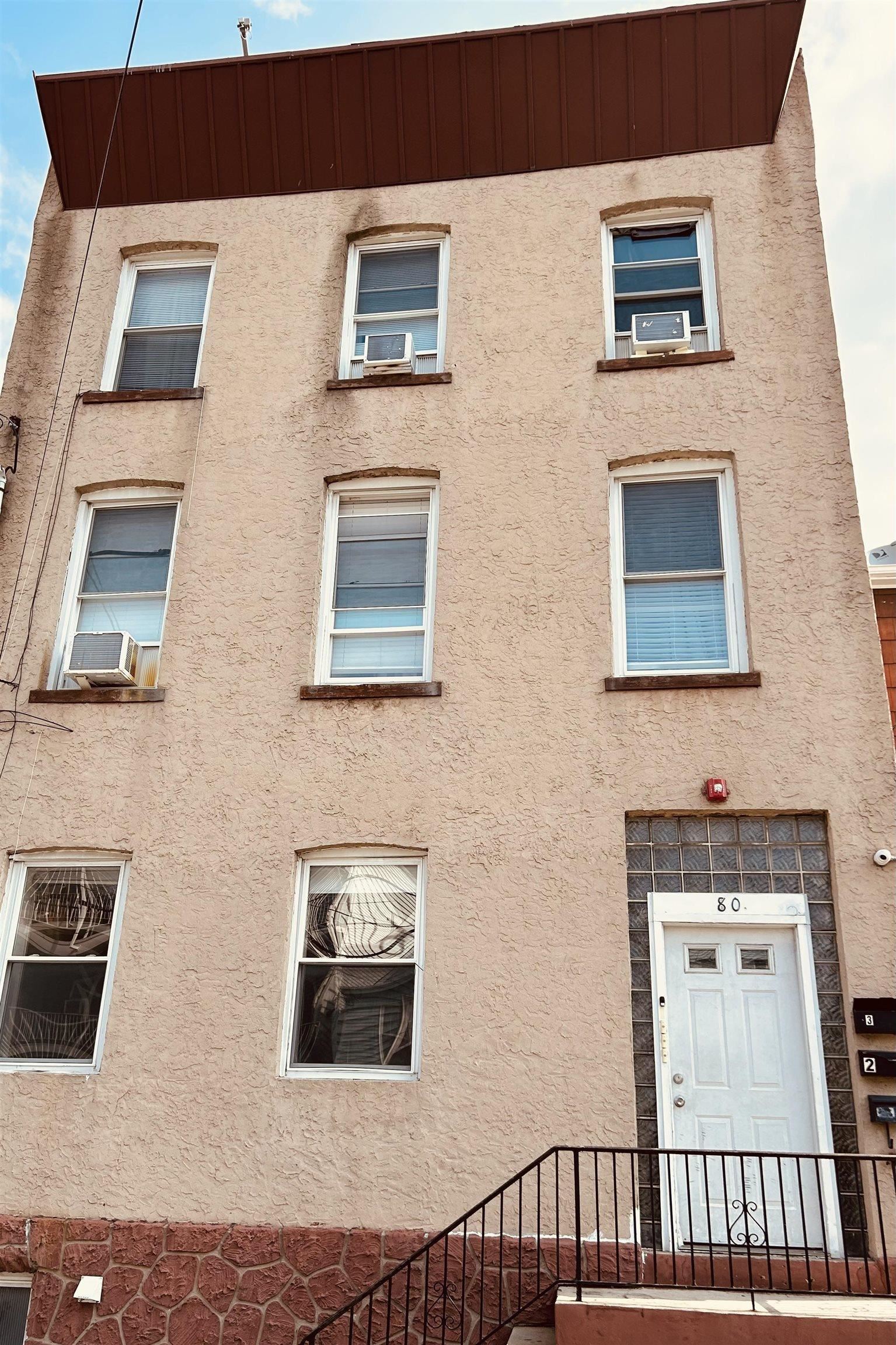 # 250010920 - For Rent in Guttenberg NJ