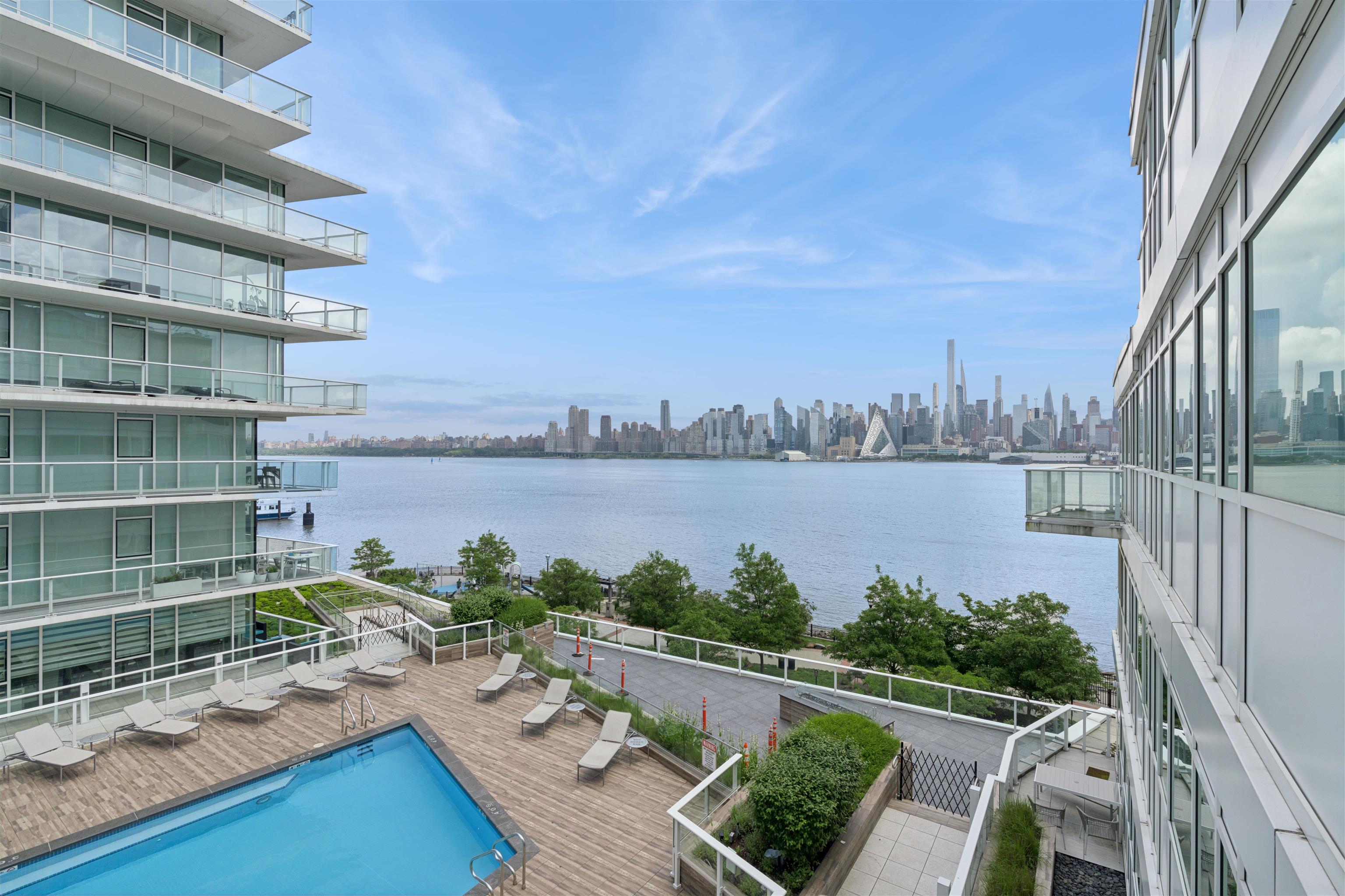 # 250010938 - For Rent in Weehawken NJ
