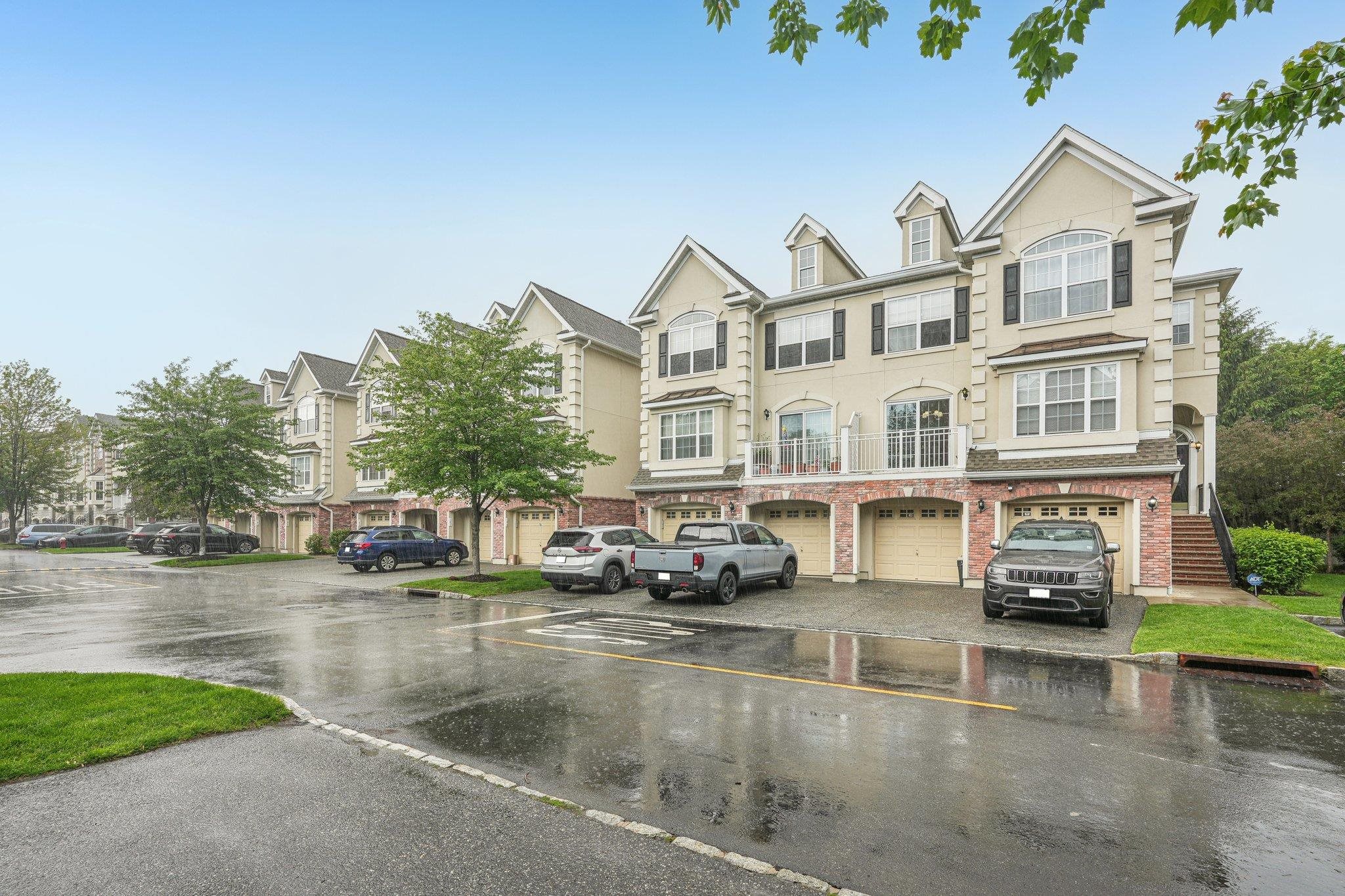 # 250010941 - For Rent in Secaucus NJ