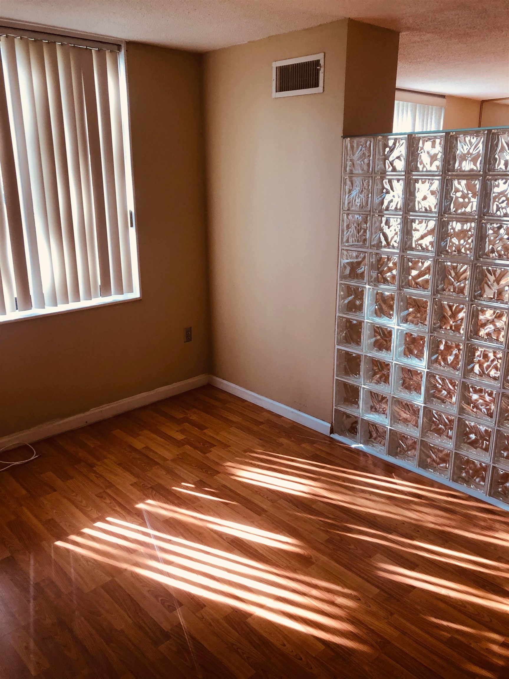 # 250010958 - For Rent in Secaucus NJ