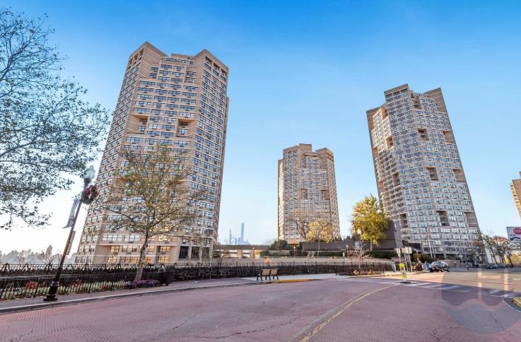 # 250010962 - For Rent in Guttenberg NJ