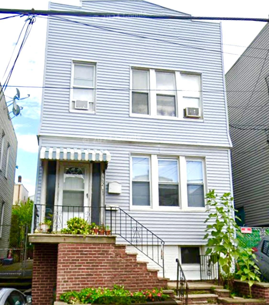 # 250010970 - For Rent in JERSEY CITY - Heights NJ