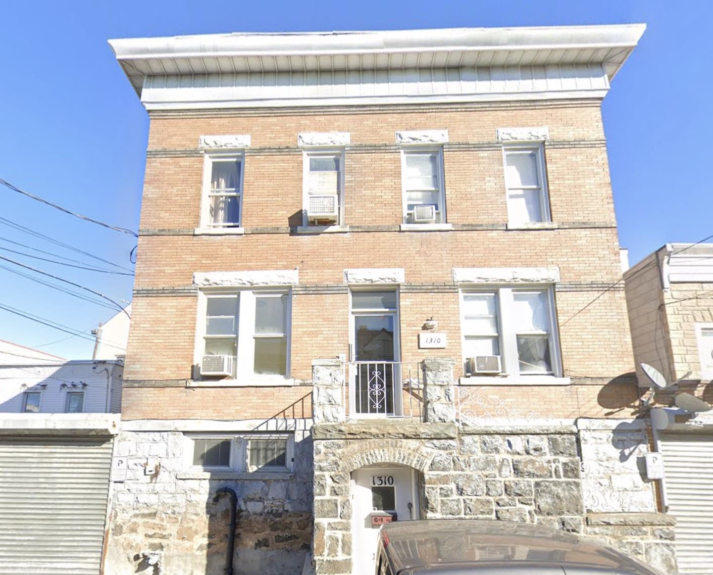 # 250010982 - For Rent in North Bergen NJ