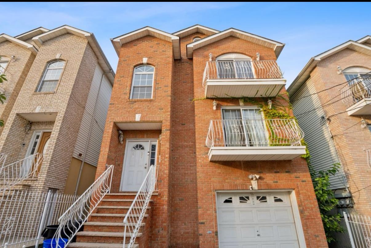 # 250010998 - For Rent in Newark NJ