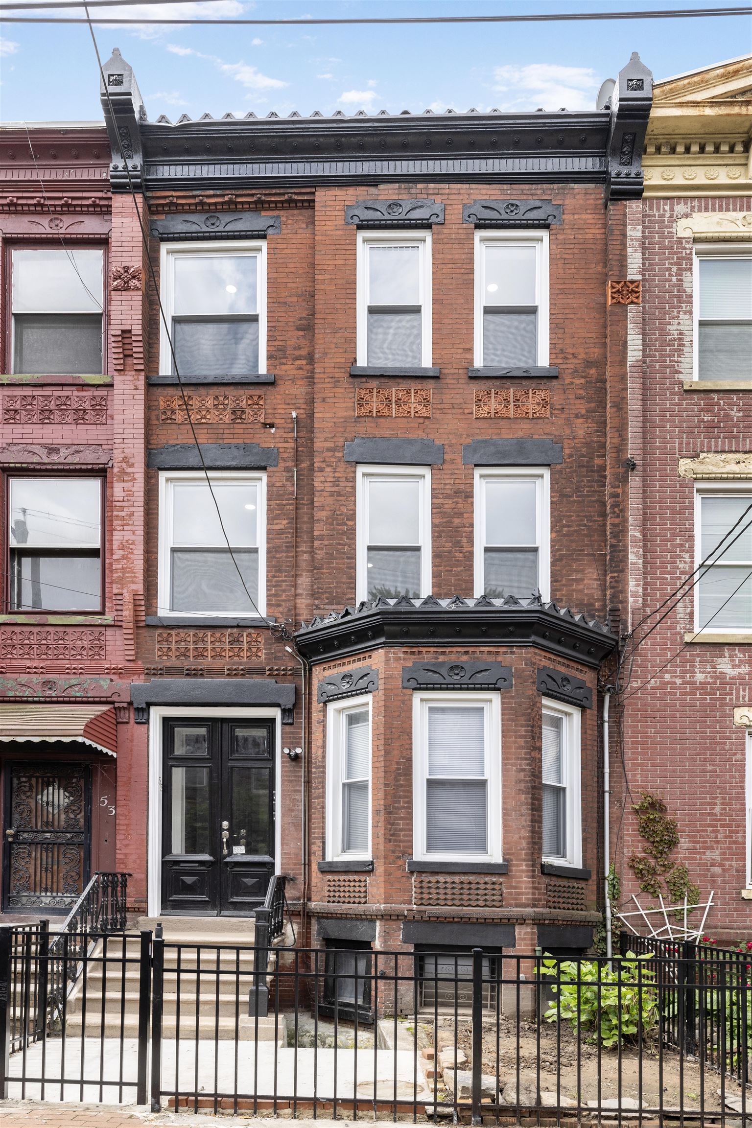# 250011001 - For Rent in JERSEY CITY - Bergen-Lafayett NJ