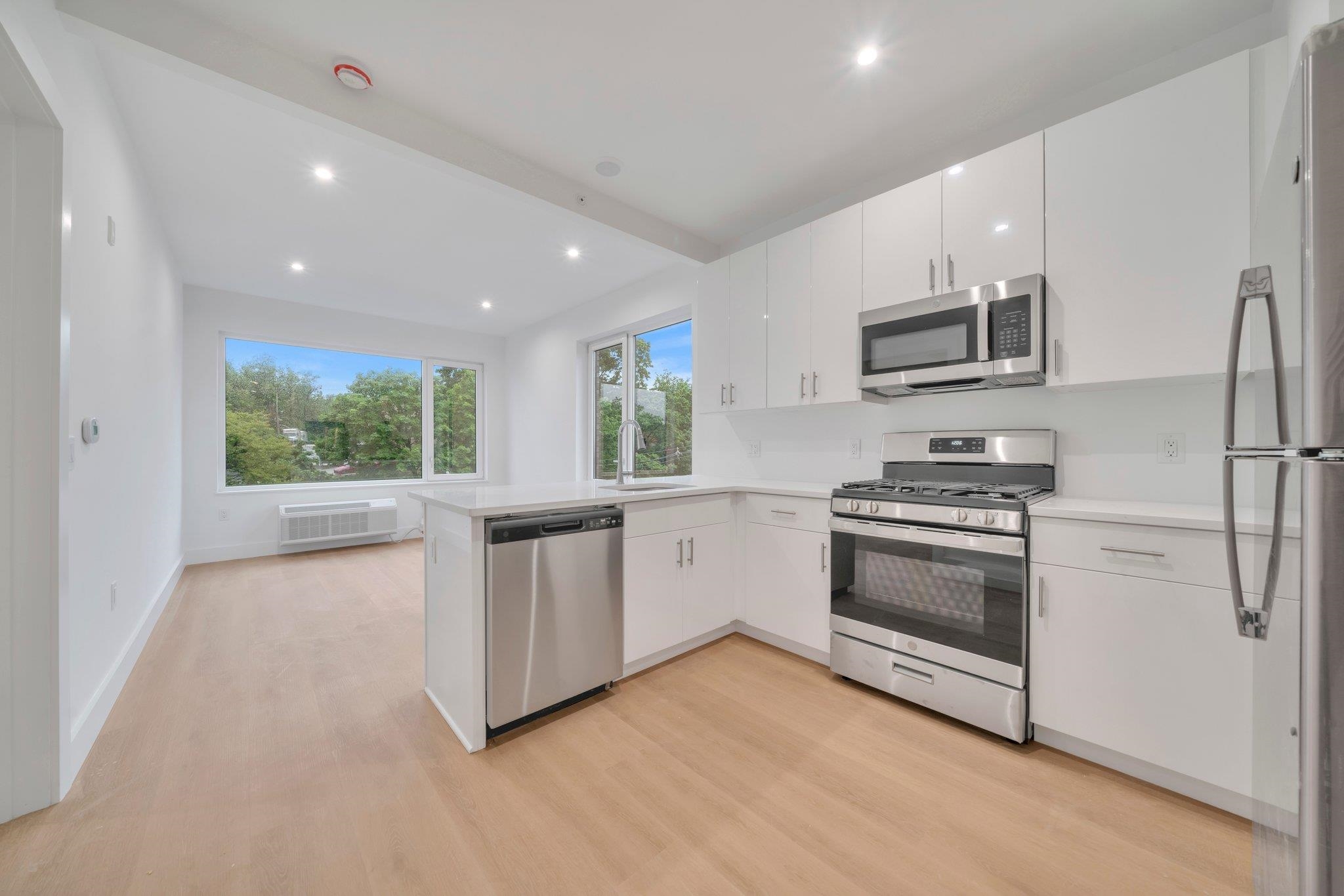 # 250011018 - For Rent in North Bergen NJ