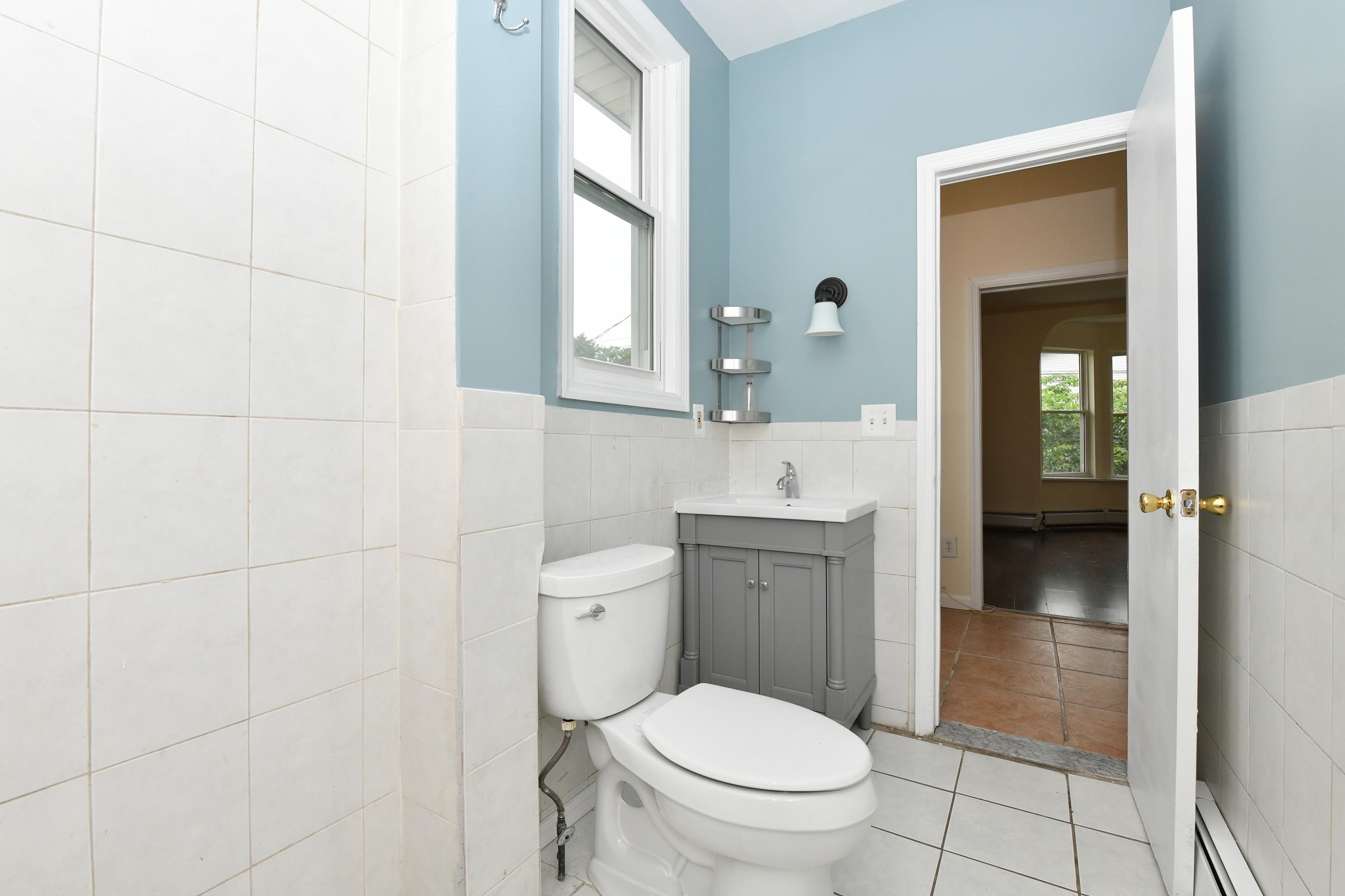 # 250011021 - For Rent in North Bergen NJ