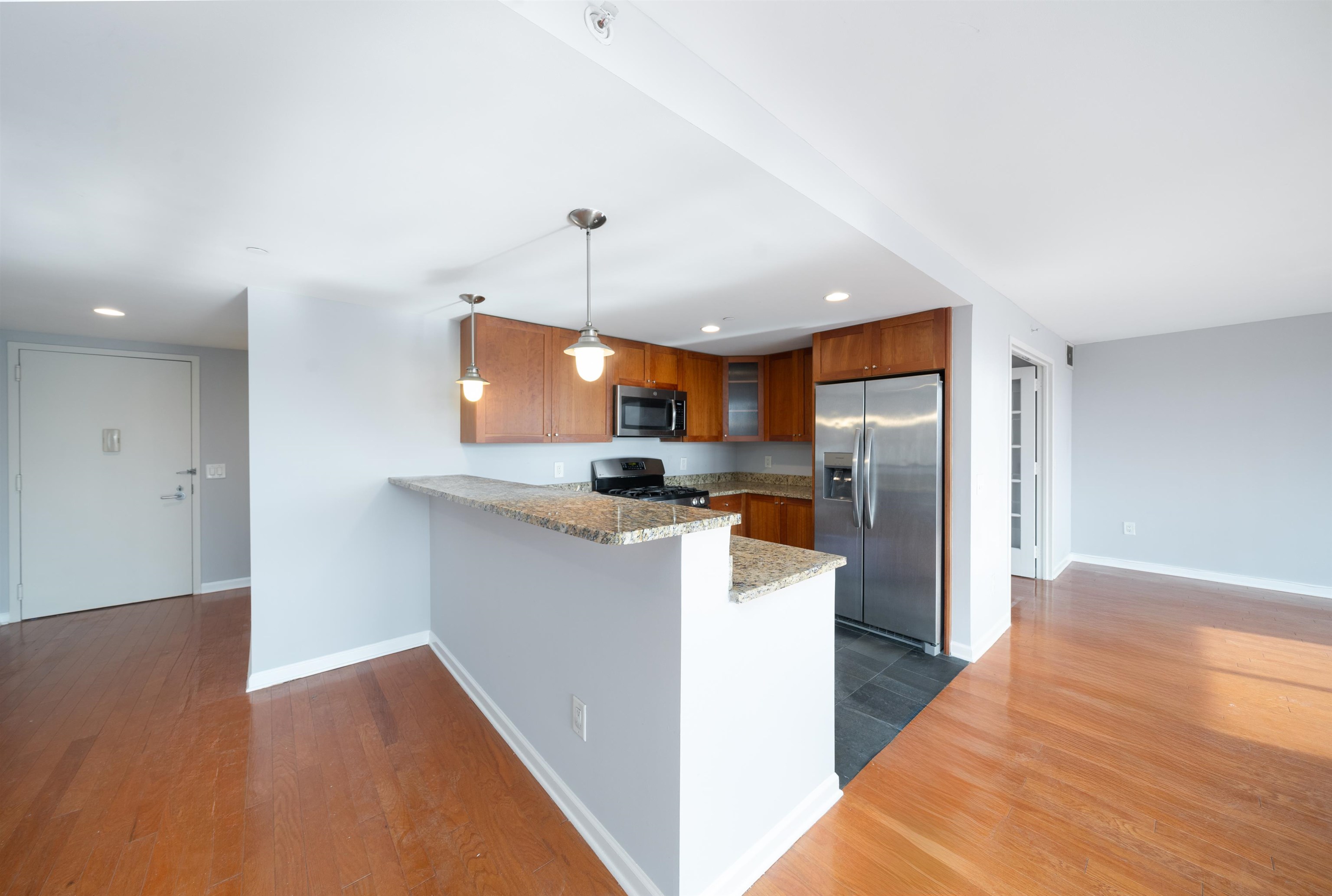 # 250011025 - For Rent in JERSEY CITY - Downtown NJ