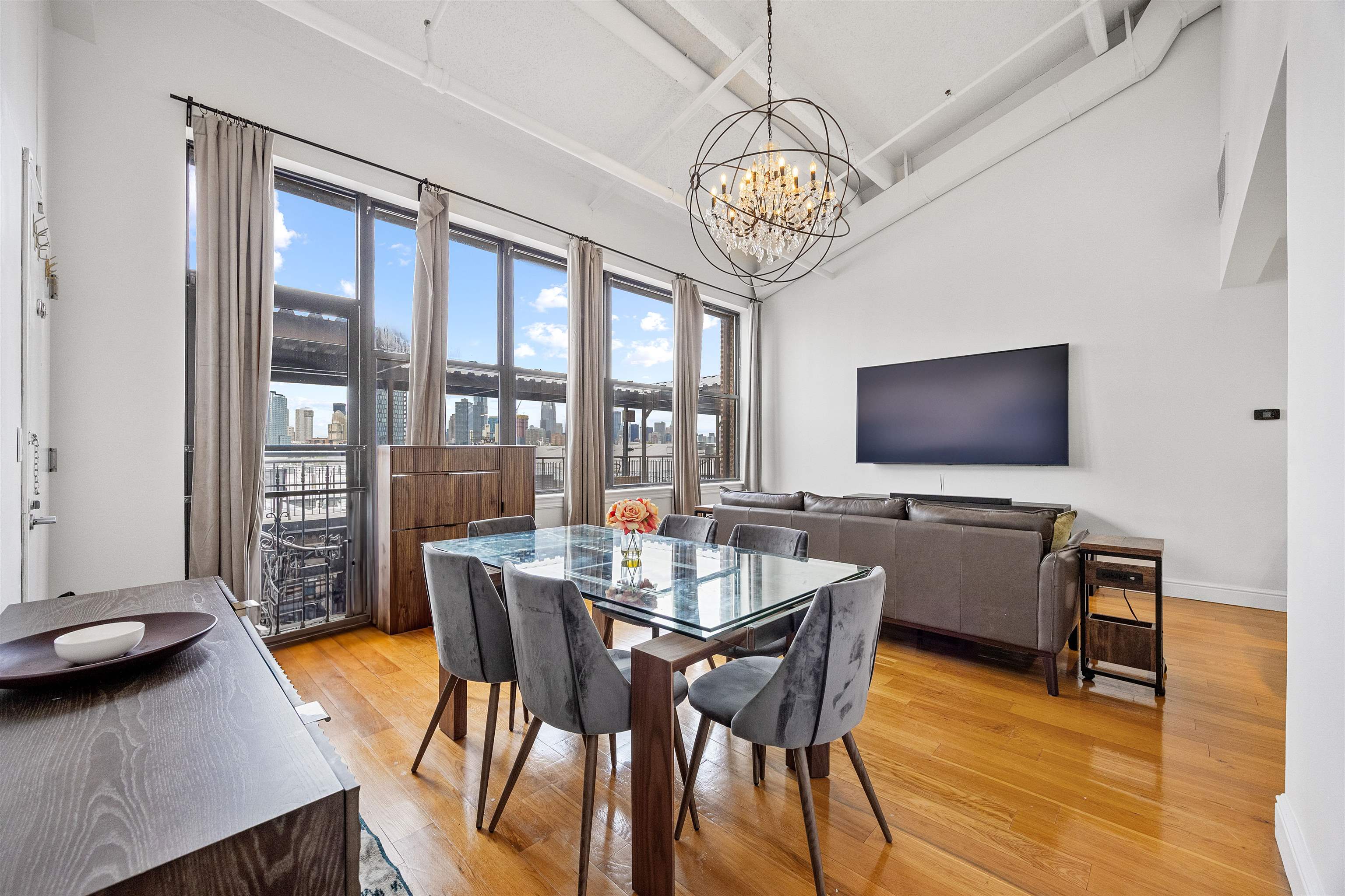 # 250011028 - For Rent in JERSEY CITY - Bergen-Lafayett NJ