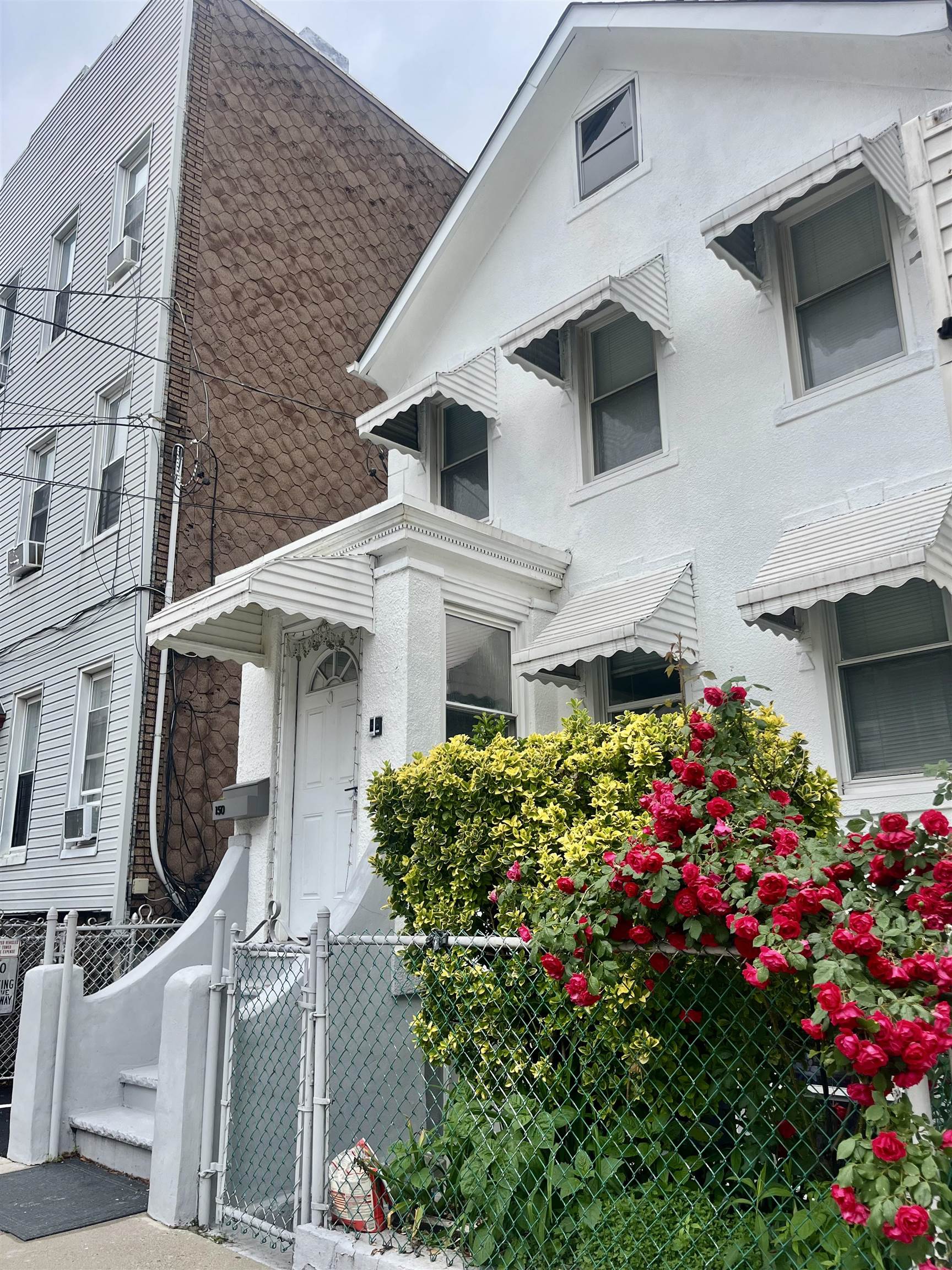 # 250011054 - For Rent in Union City NJ