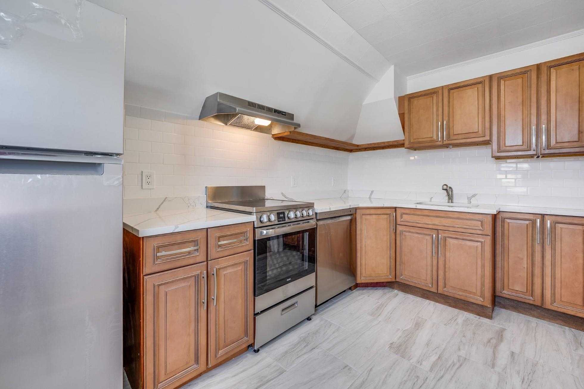 # 250011070 - For Rent in JERSEY CITY - West Bergen NJ