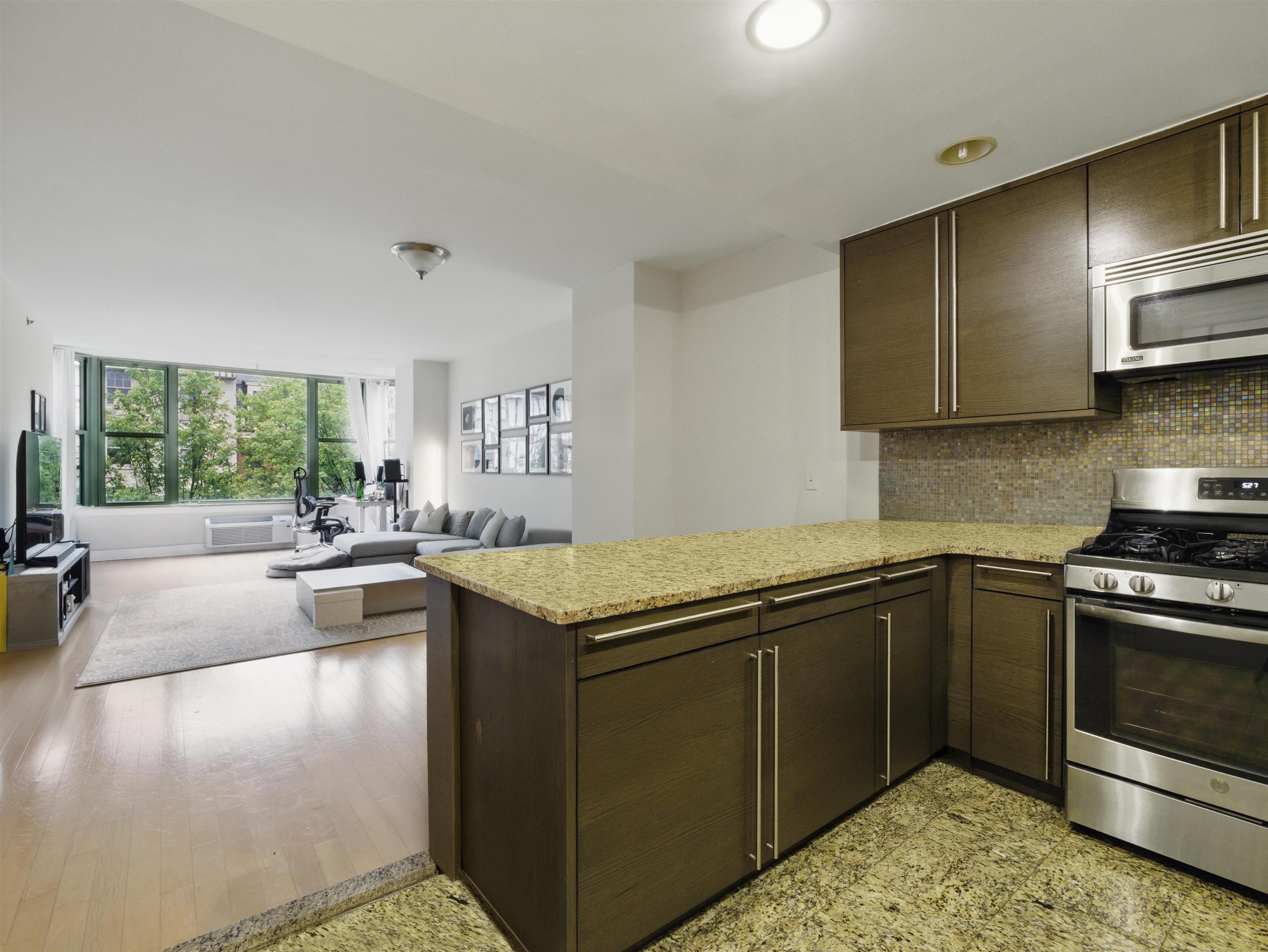 # 250011073 - For Rent in JERSEY CITY - Downtown NJ