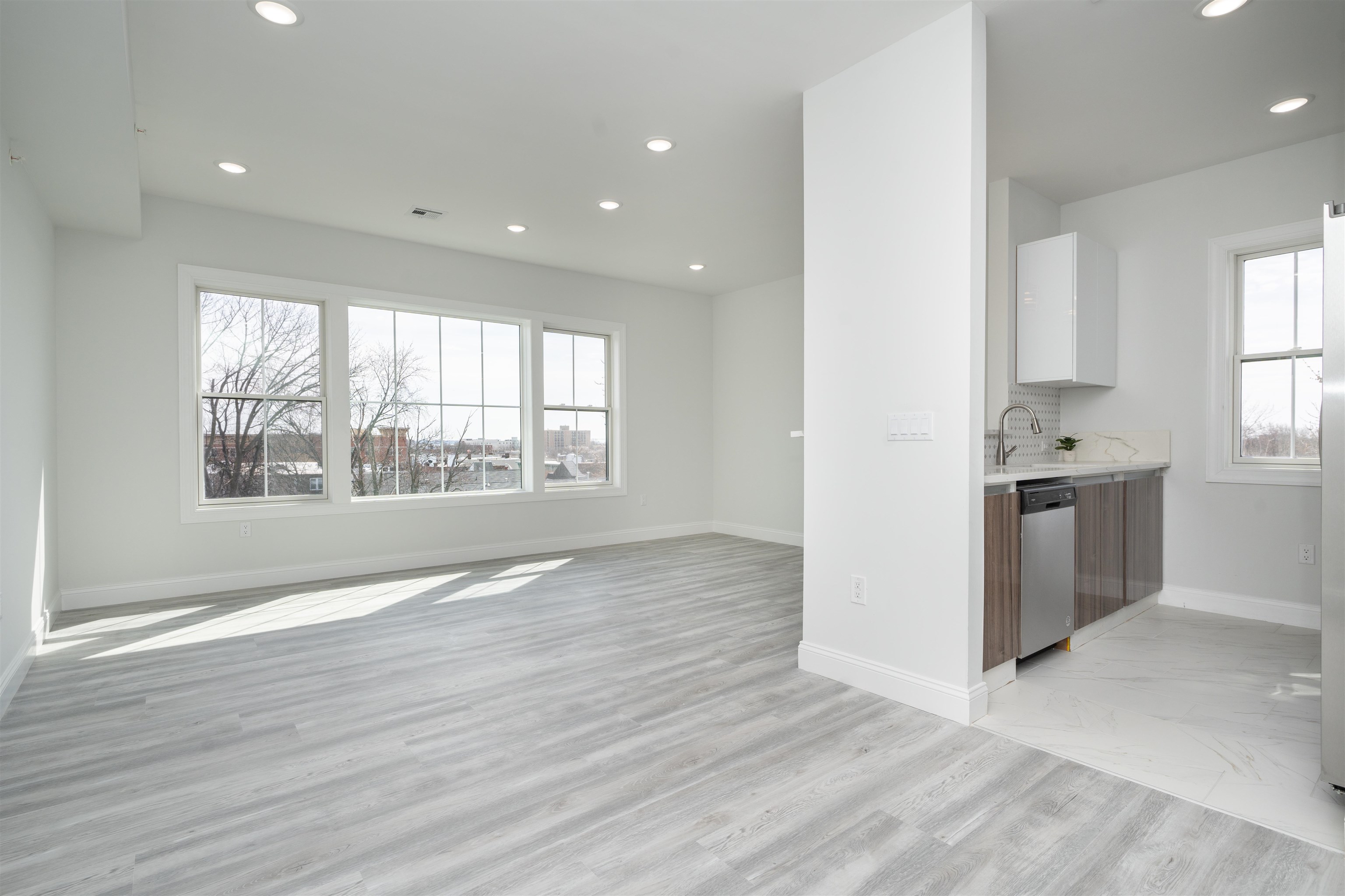 # 250011078 - For Rent in JERSEY CITY - West Bergen NJ