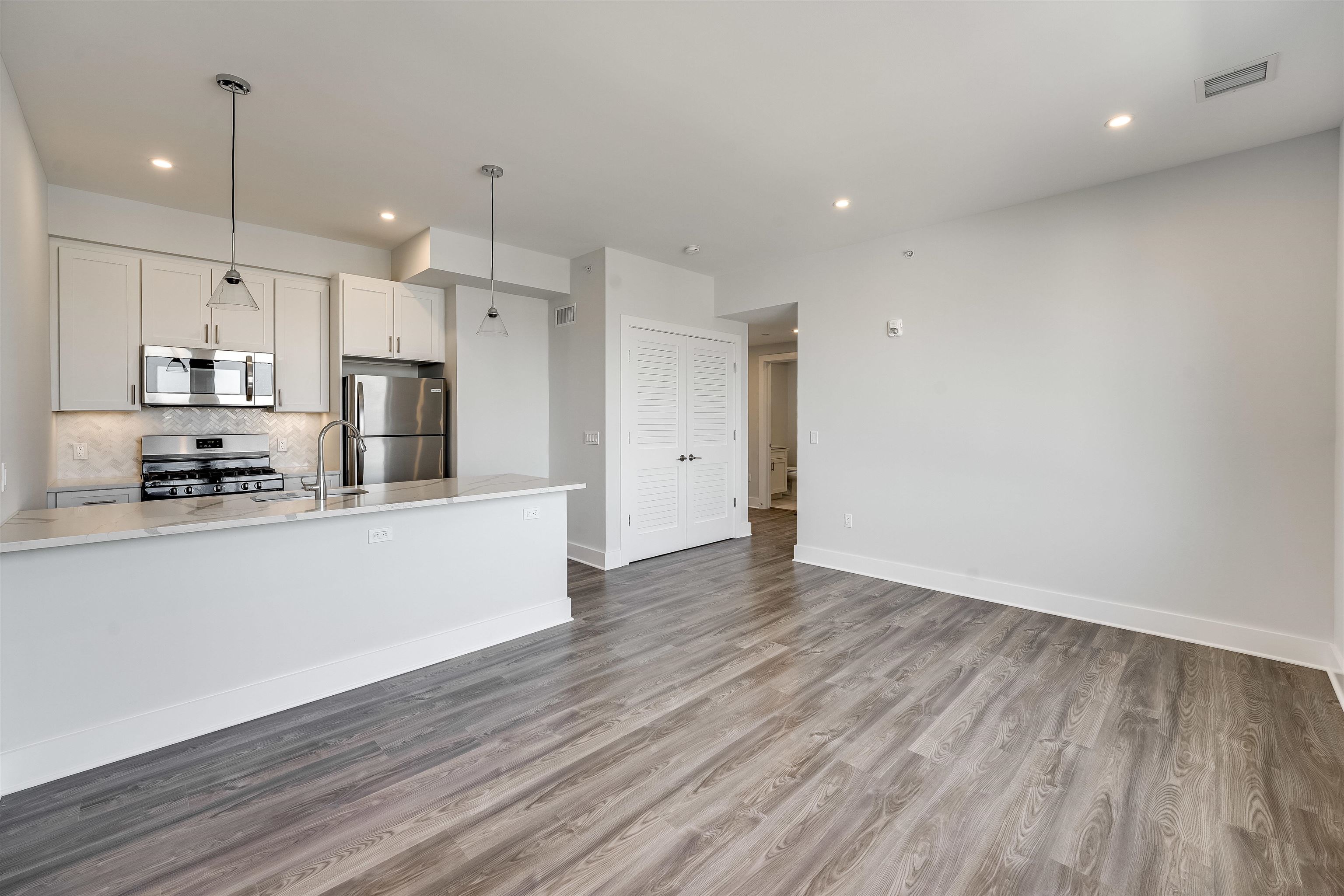 # 250011104 - For Rent in JERSEY CITY - Bergen-Lafayett NJ