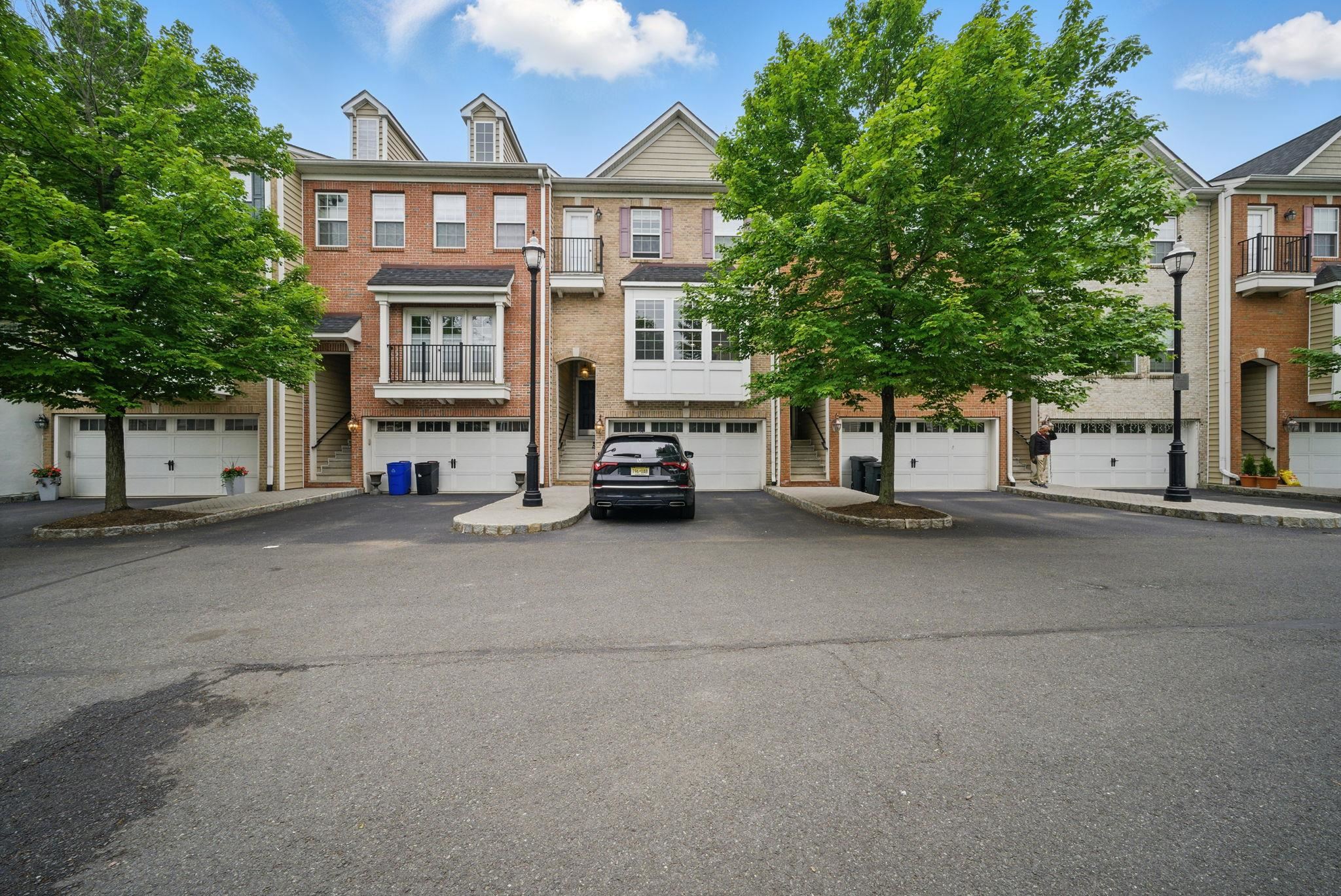 # 250011125 - For Rent in Secaucus NJ