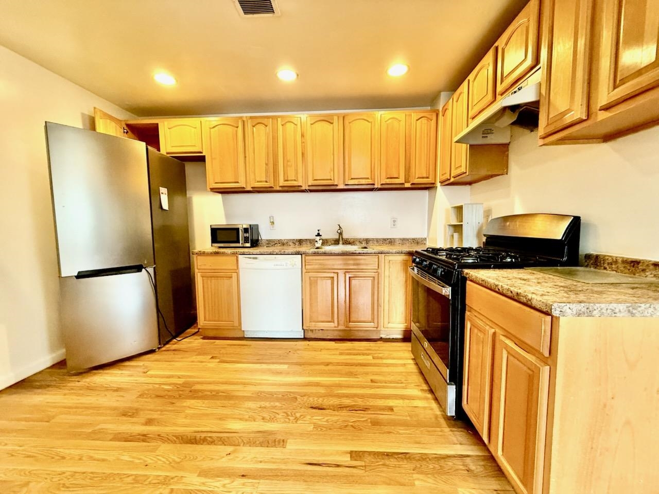 # 250011141 - For Rent in JERSEY CITY - Heights NJ