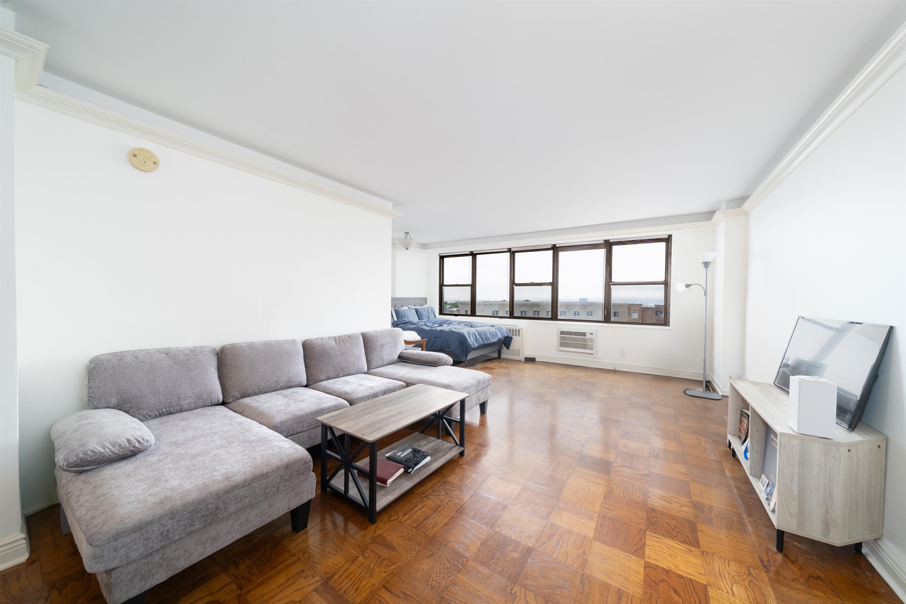 # 250011152 - For Rent in Union City NJ