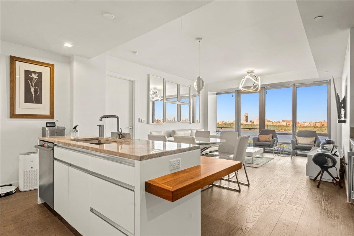 # 250011180 - For Rent in Cliffside Park NJ
