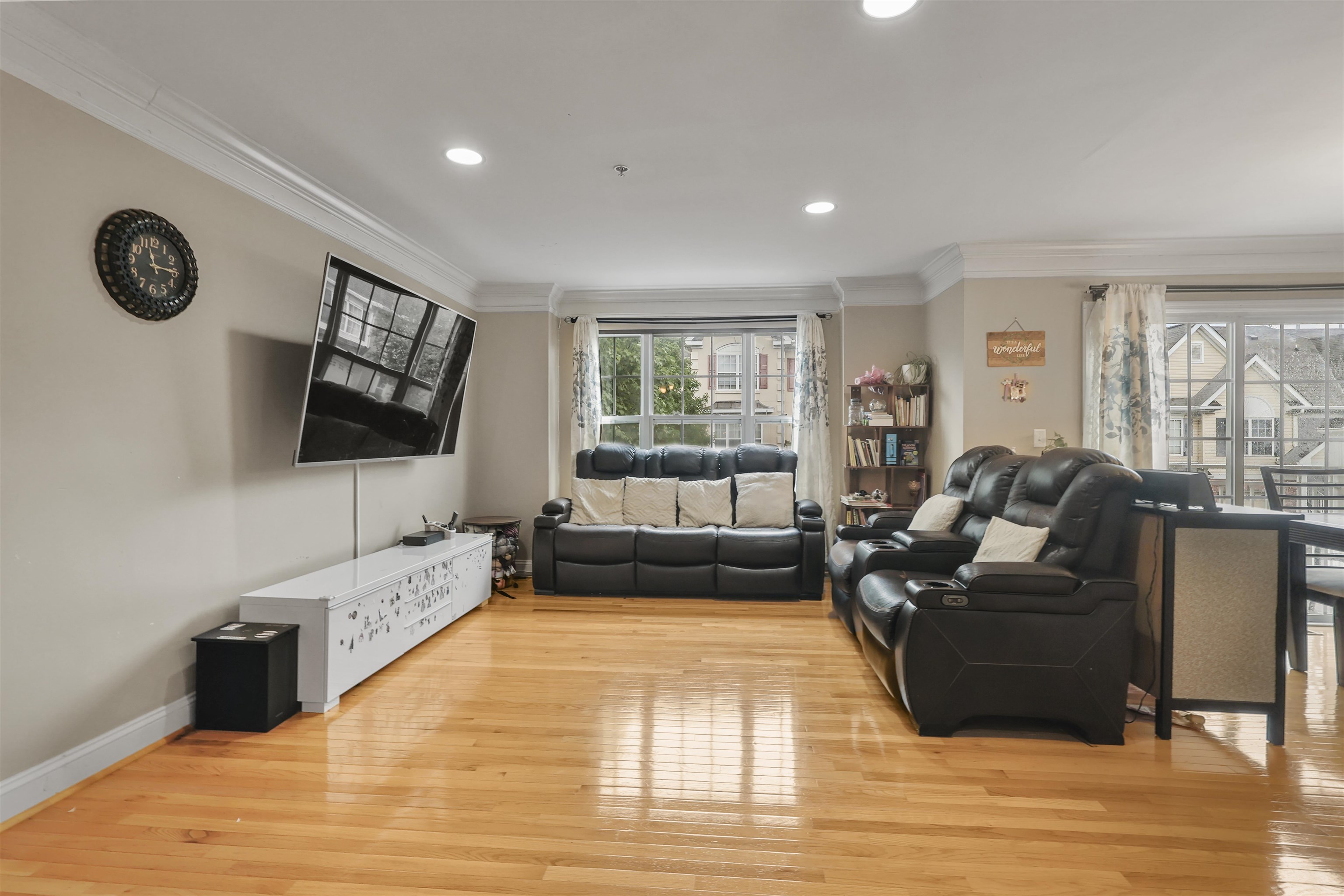 # 250011202 - For Rent in Secaucus NJ