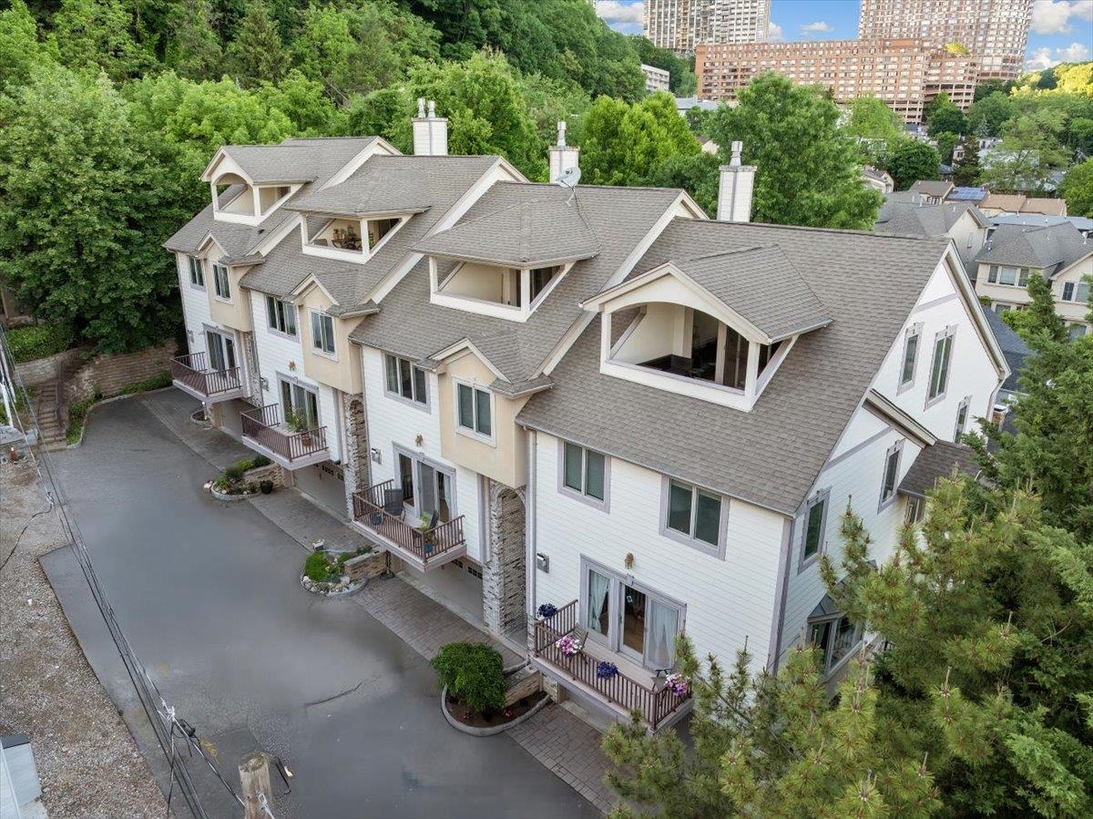# 250011213 - For Rent in Edgewater NJ