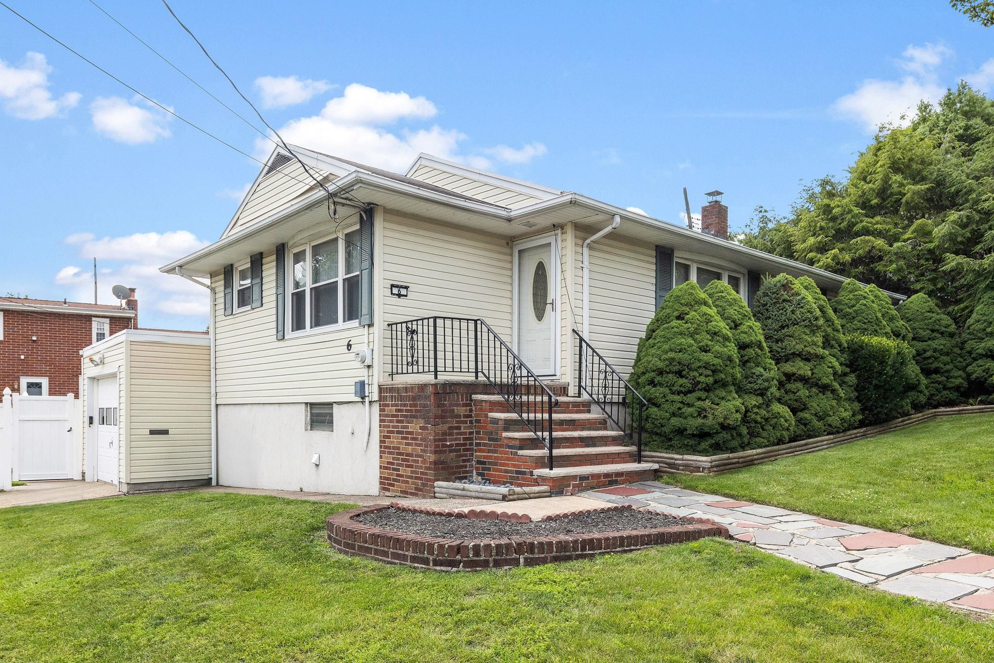 # 250011215 - For Rent in Secaucus NJ