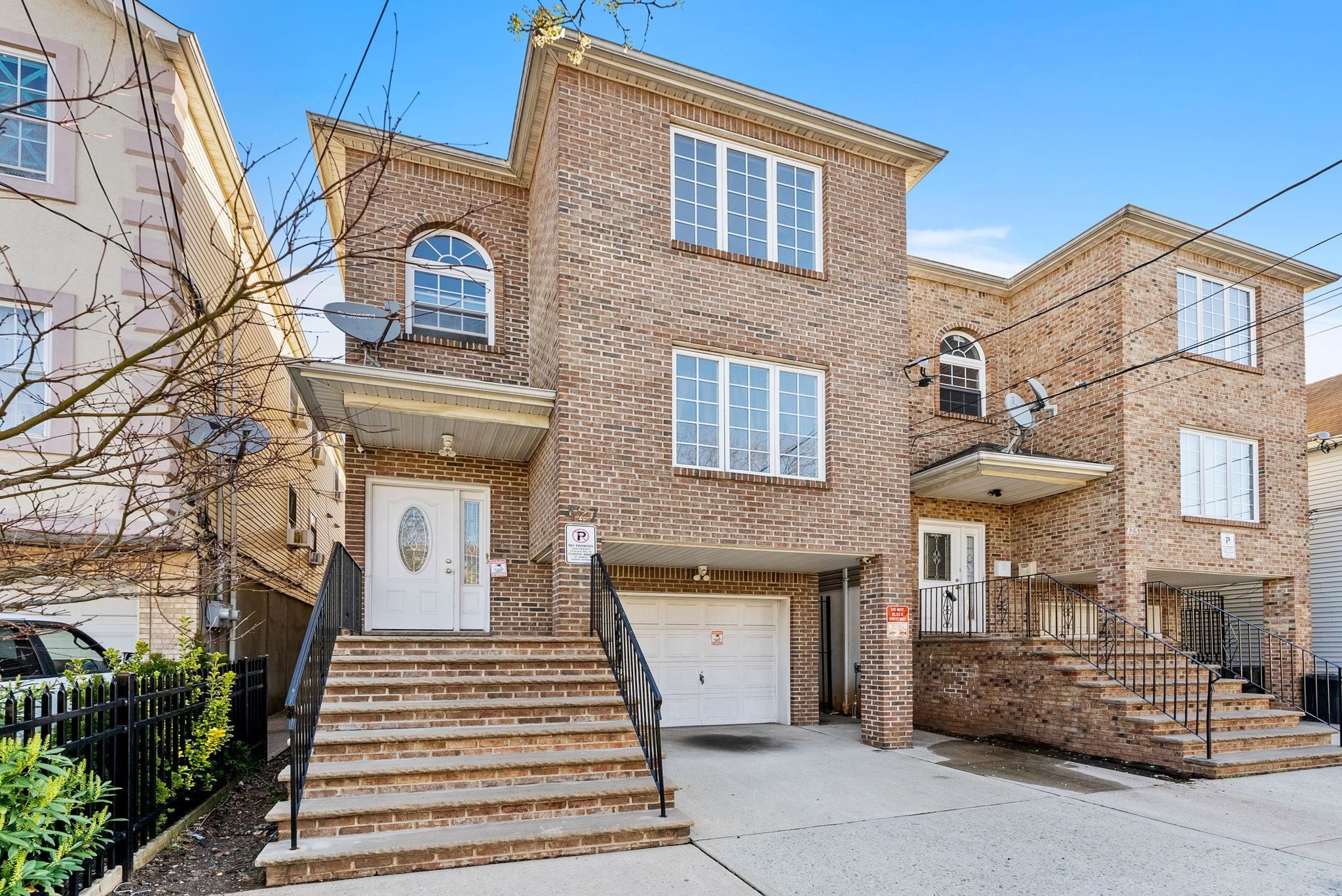 # 250011258 - For Rent in Elizabeth NJ