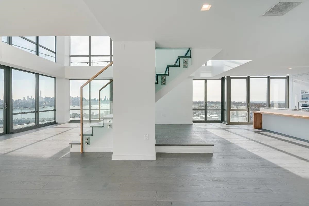 # 250011293 - For Rent in Cliffside Park NJ