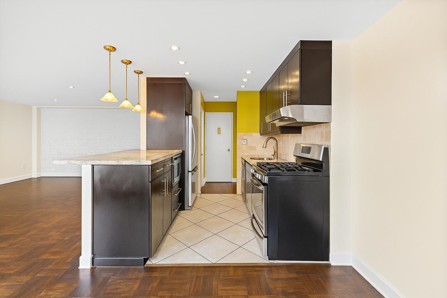 # 250011311 - For Rent in West New York NJ