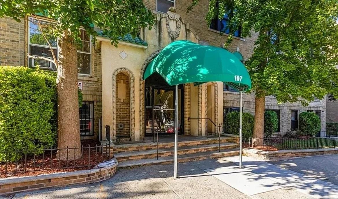 # 250011312 - For Rent in JERSEY CITY - West Bergen NJ