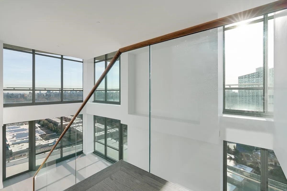 # 250011326 - For Rent in Cliffside Park NJ