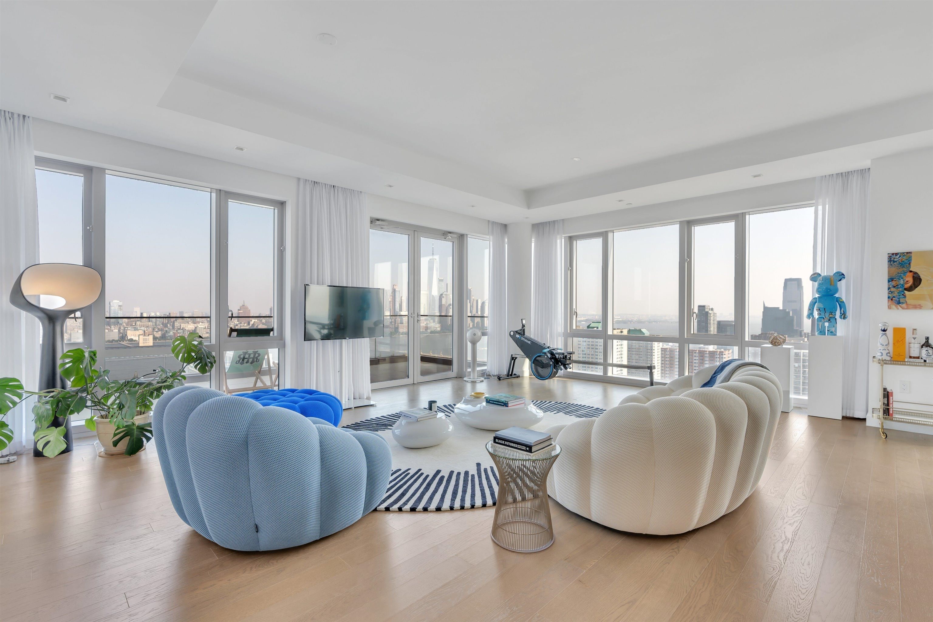 # 250011360 - For Rent in JERSEY CITY - Downtown NJ