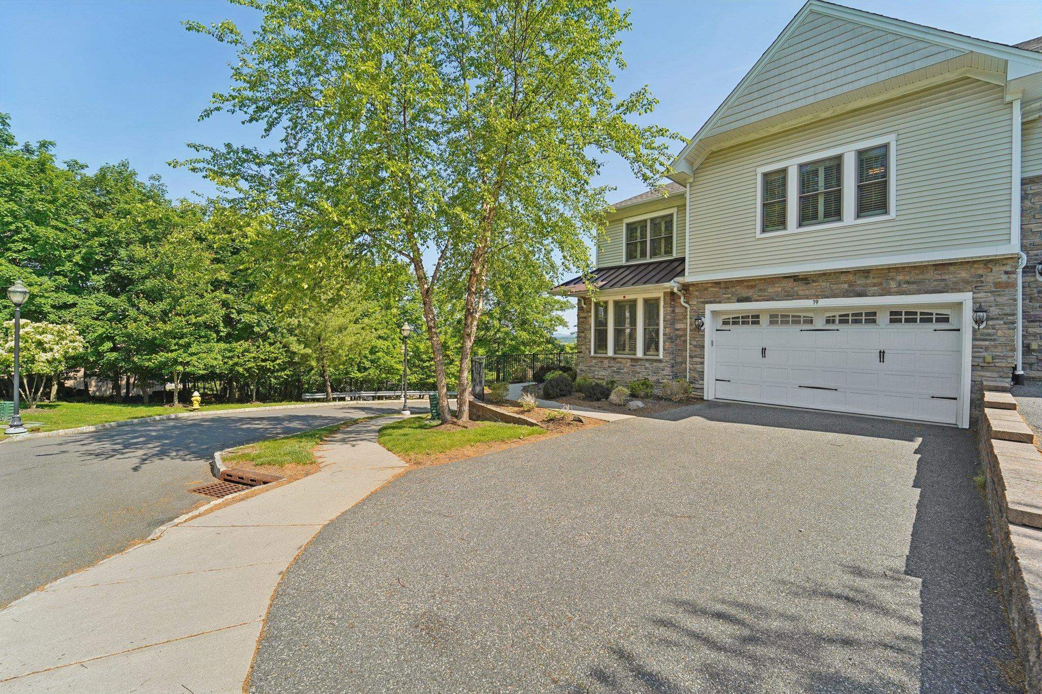 # 250011362 - For Rent in North Caldwell NJ