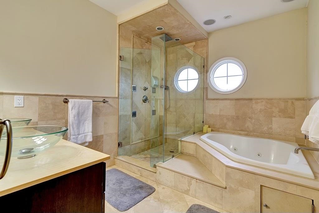 # 250011365 - For Rent in North Bergen NJ