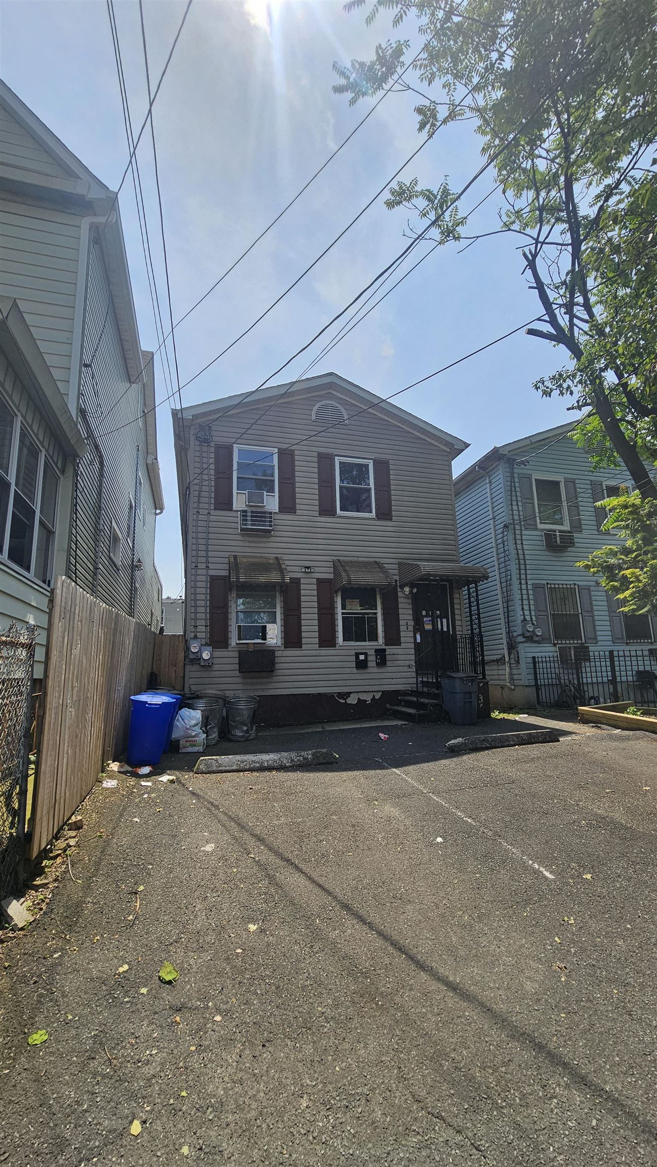 # 250011418 - For Rent in JERSEY CITY - Bergen-Lafayett NJ
