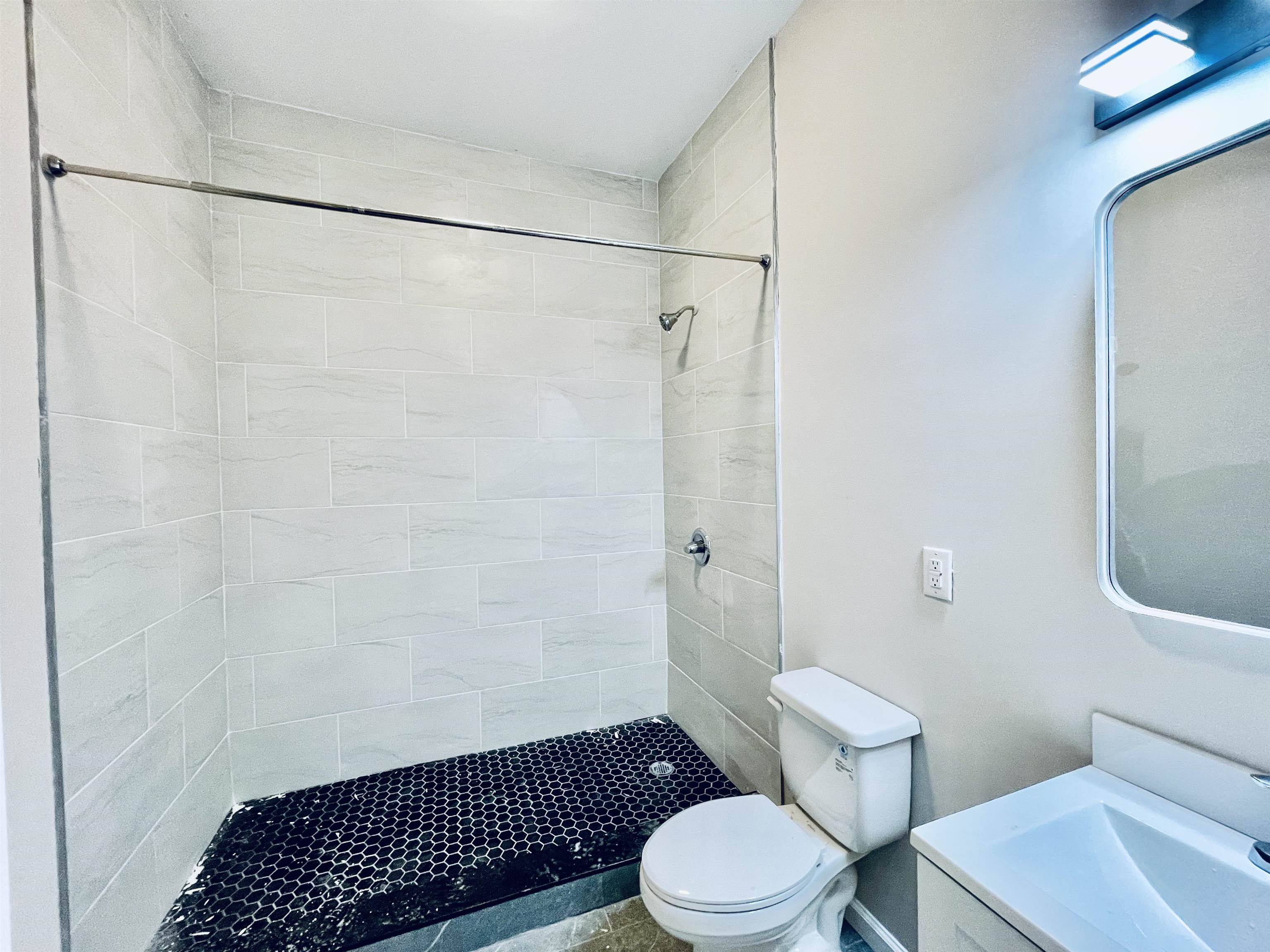 # 250011512 - For Rent in Union City NJ