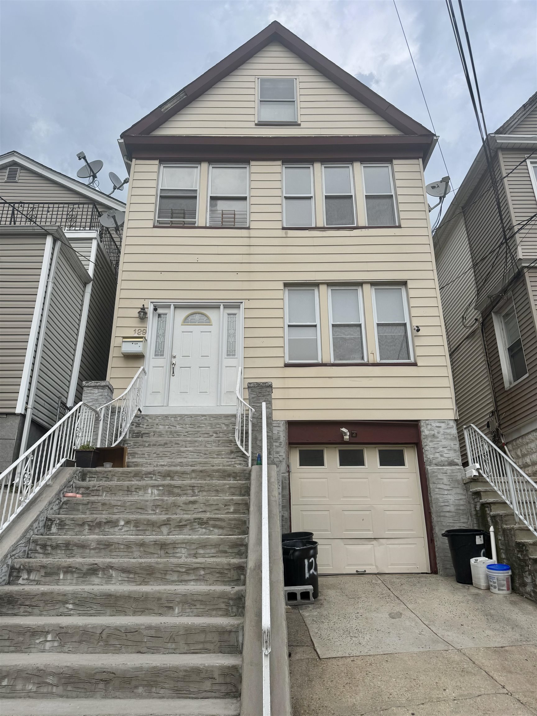 # 250011524 - For Rent in Bayonne NJ