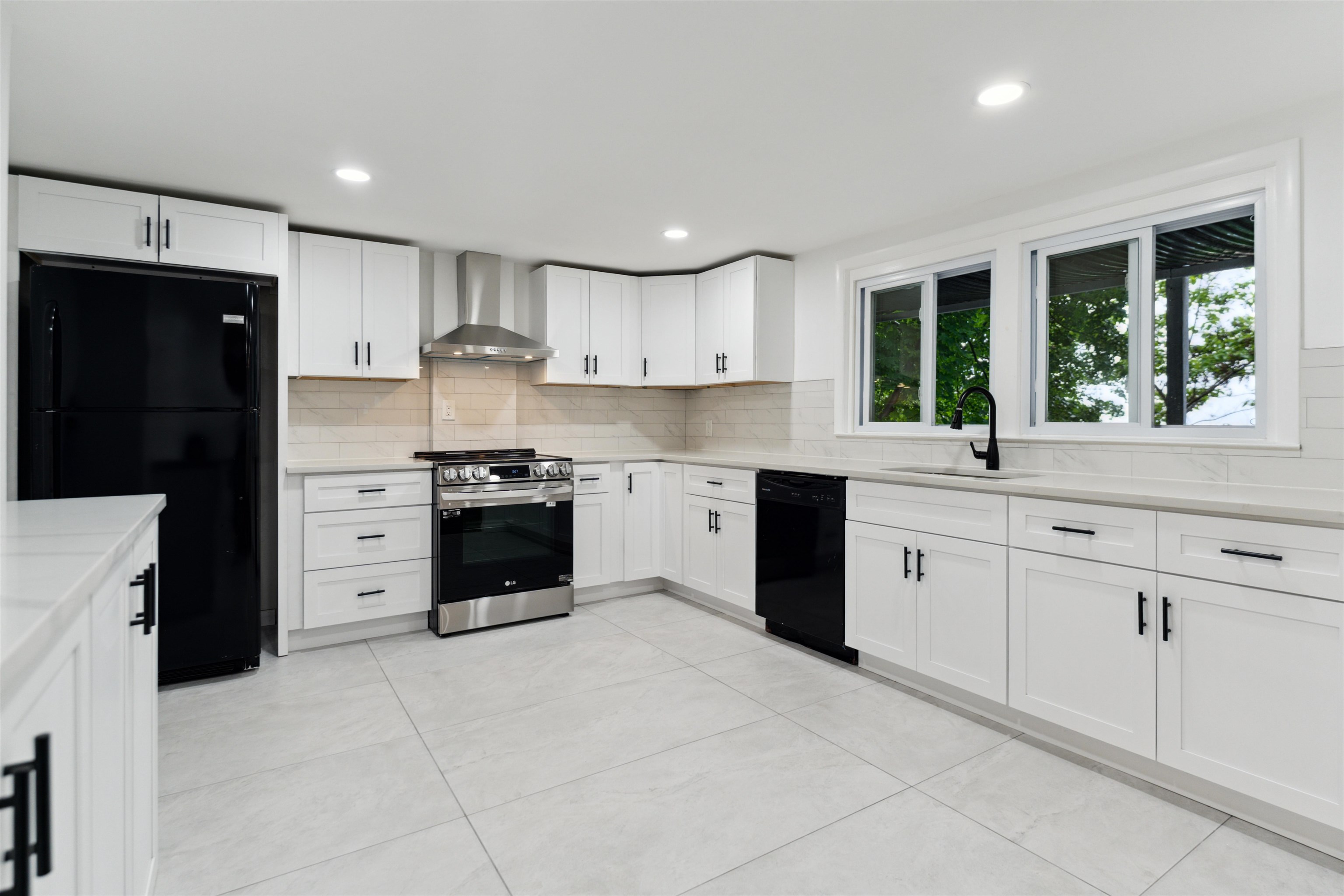 # 250011540 - For Rent in Edgewater NJ