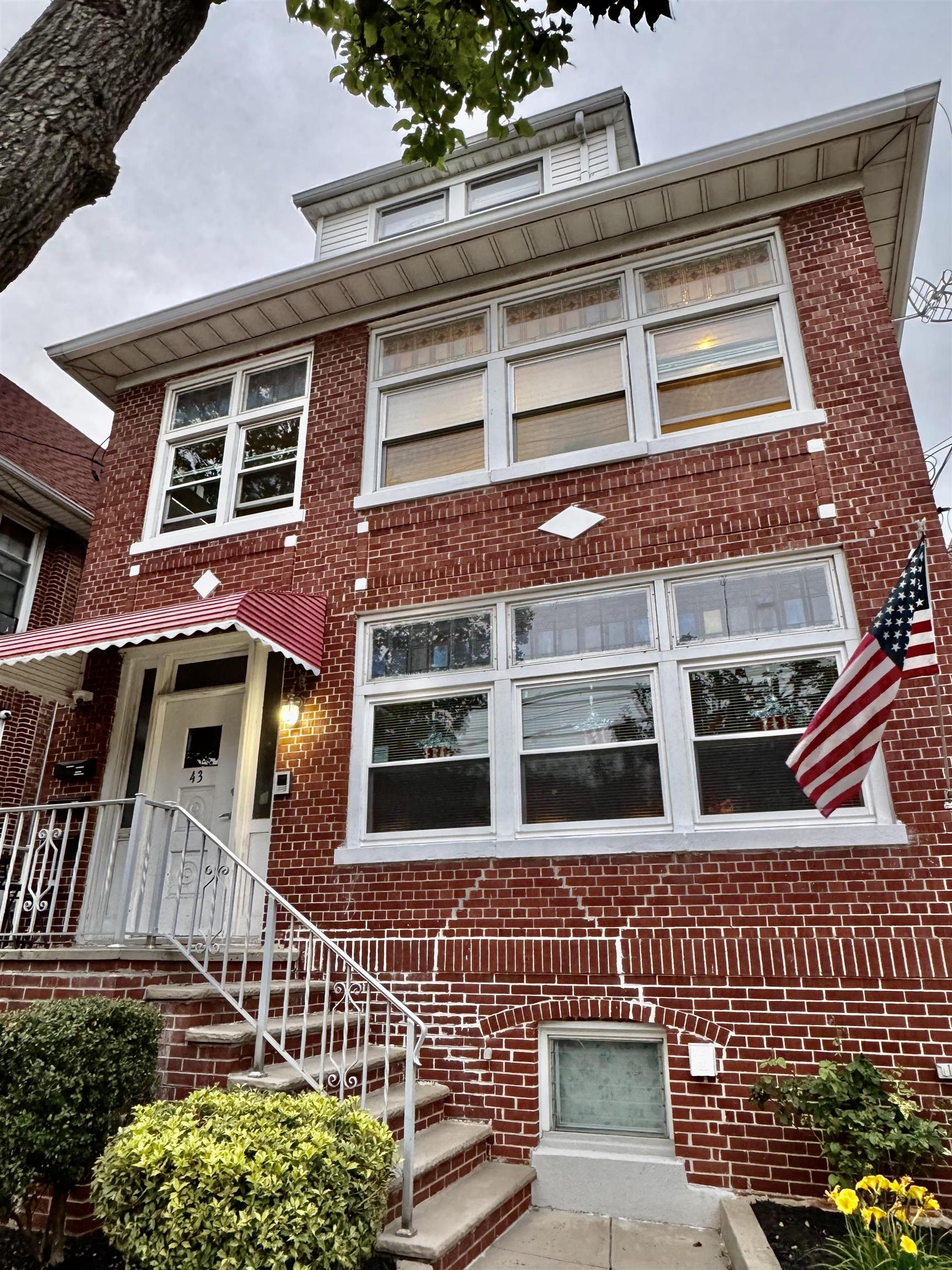 # 250011557 - For Rent in Bayonne NJ
