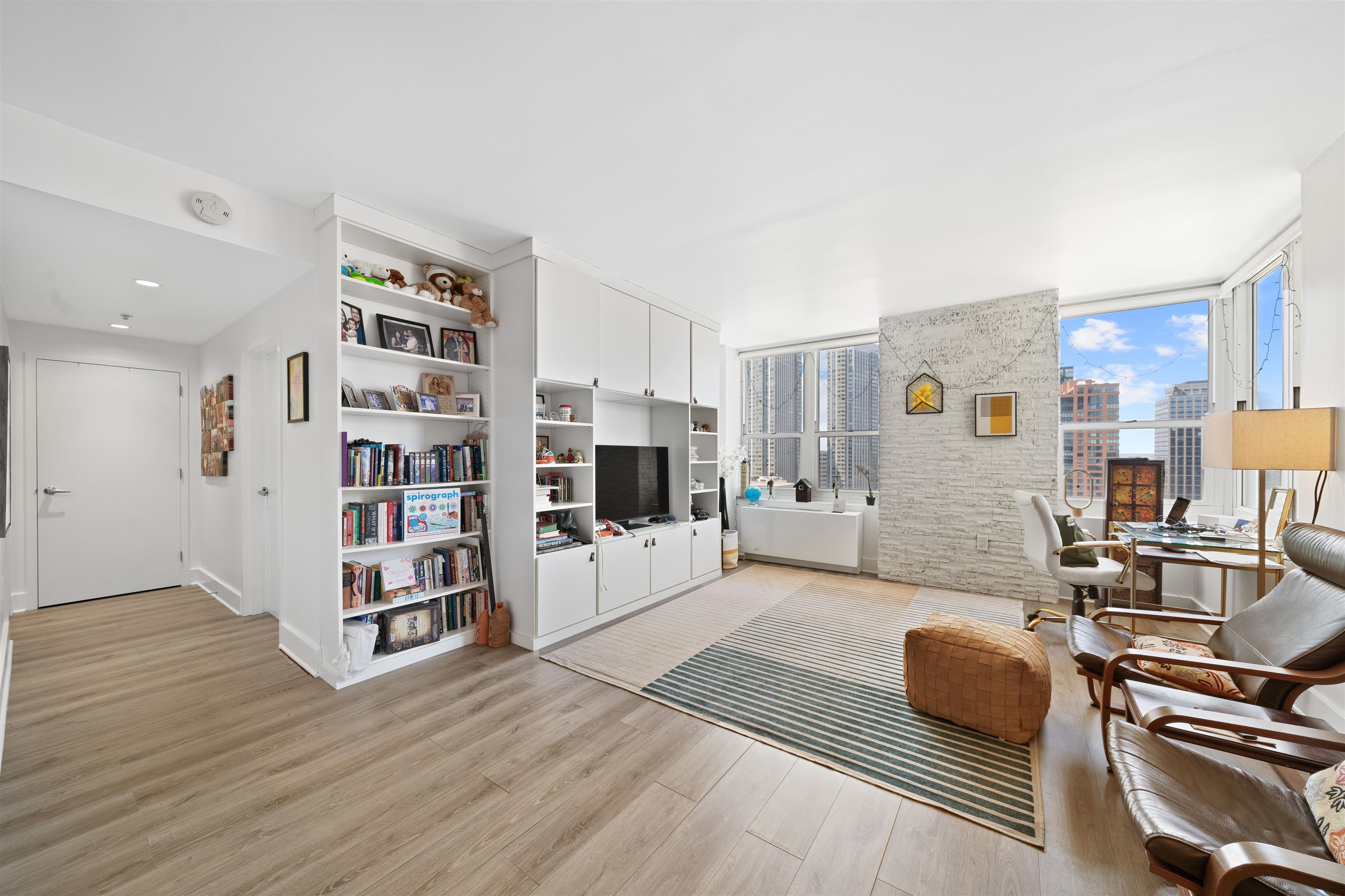 # 250011570 - For Rent in JERSEY CITY - Downtown NJ