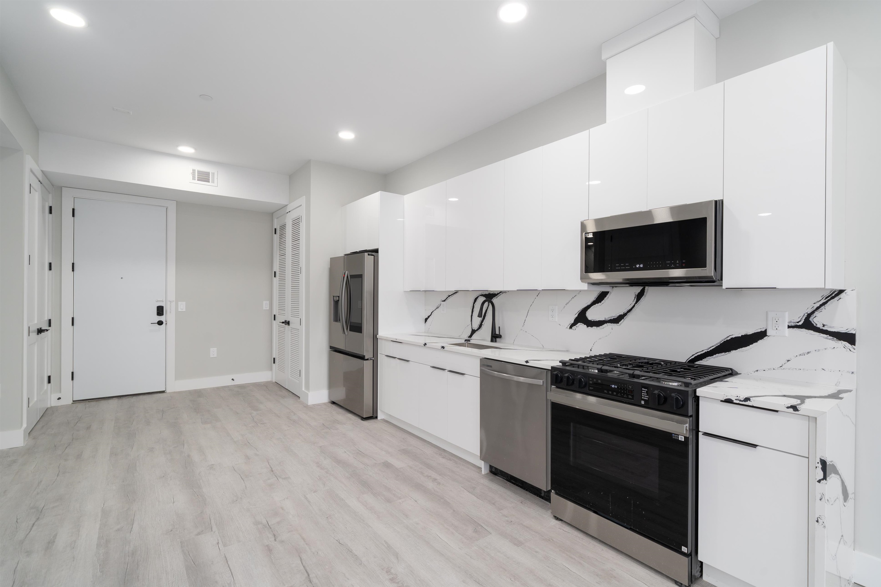 # 250011582 - For Rent in JERSEY CITY - West Bergen NJ