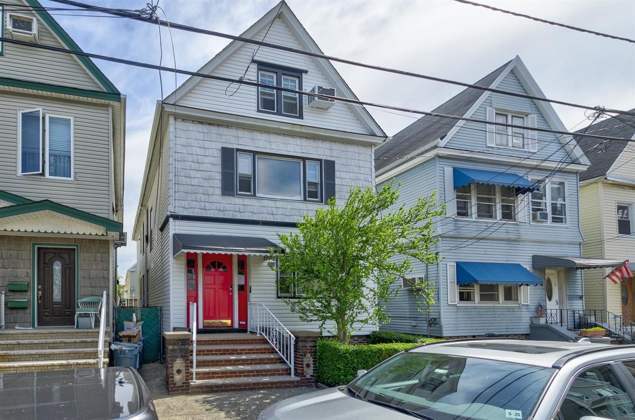 # 250011596 - For Rent in Bayonne NJ