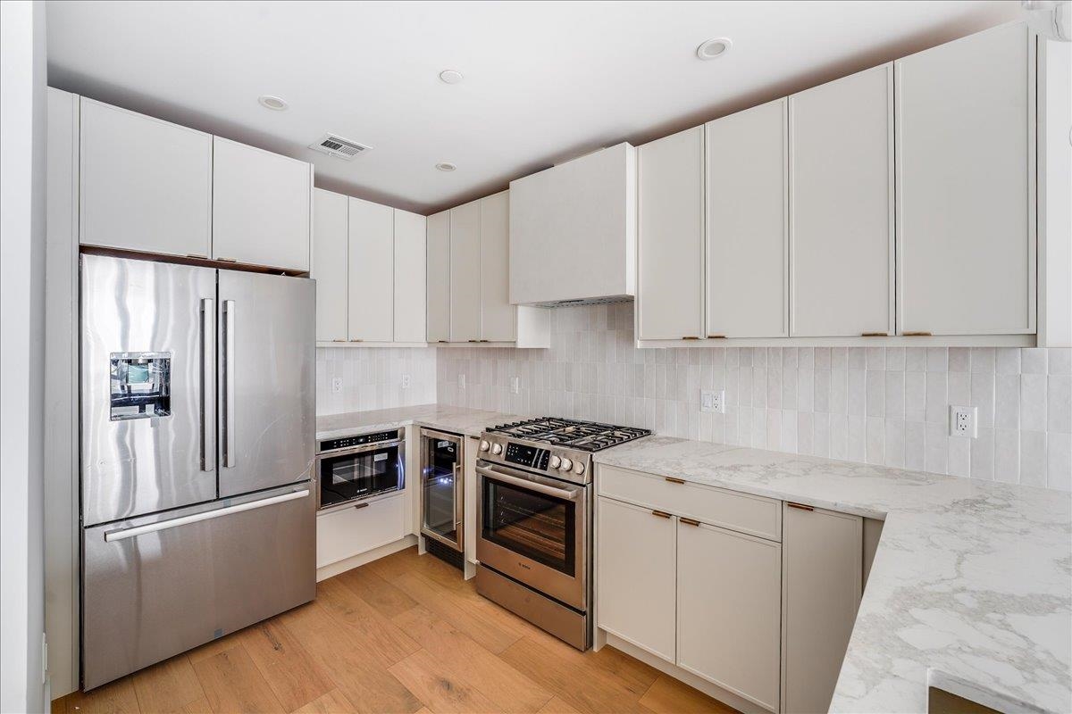 # 250011601 - For Rent in Hoboken NJ