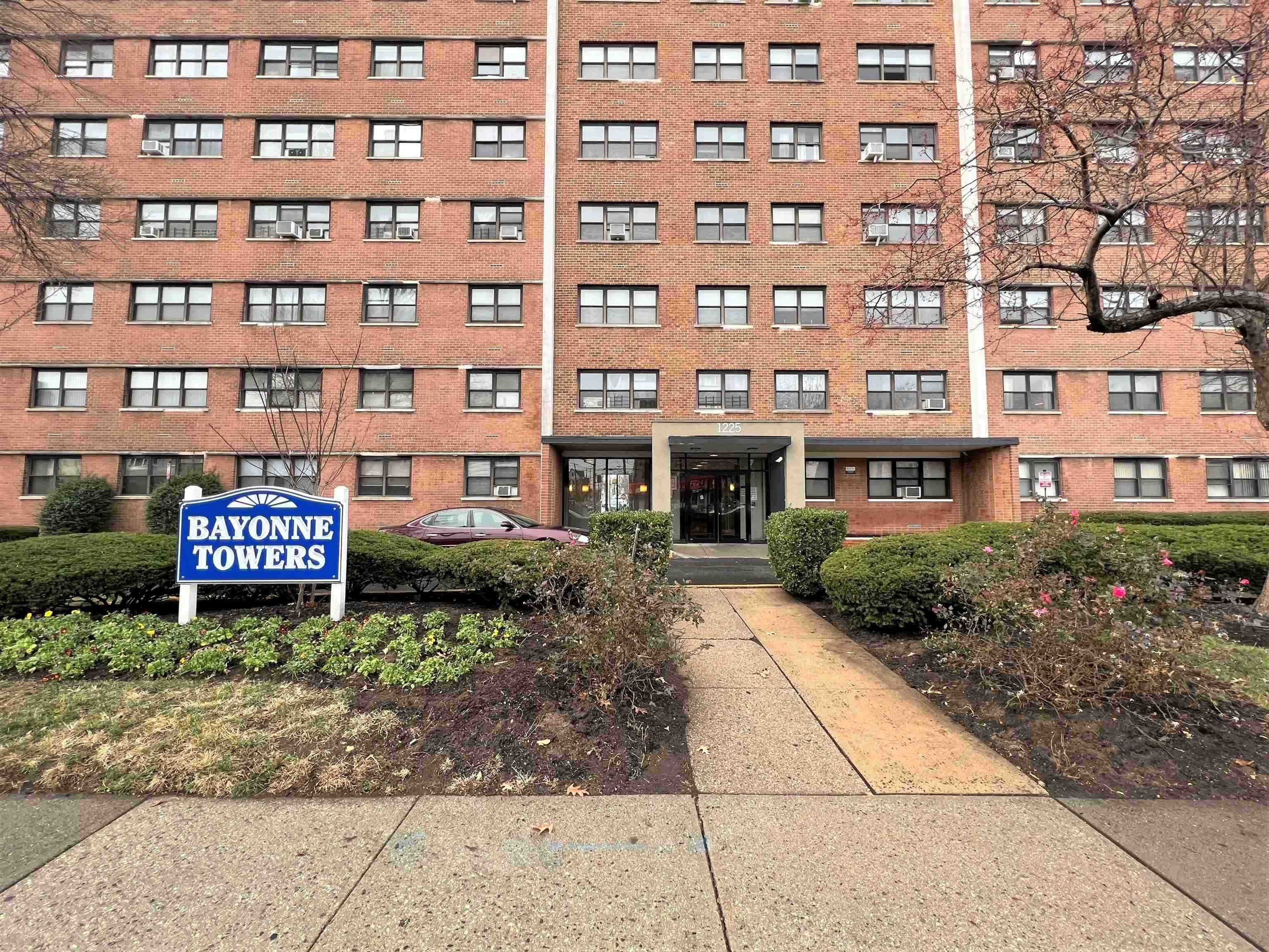 # 250011676 - For Rent in Bayonne NJ