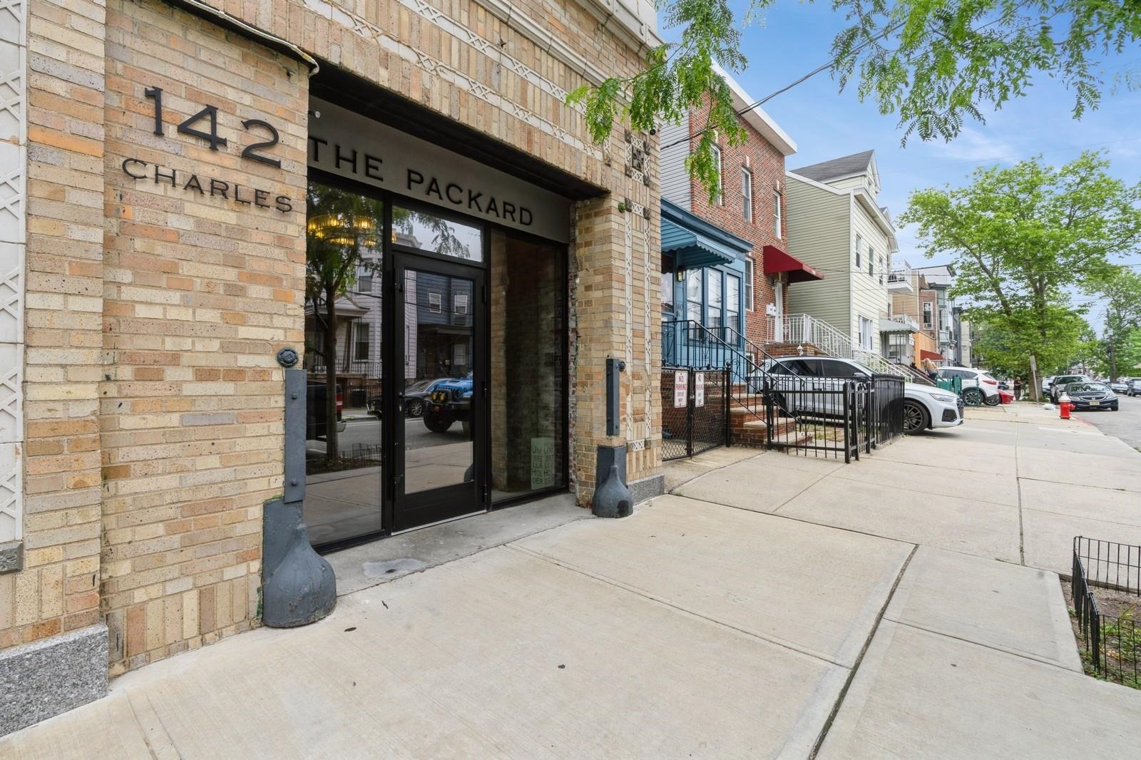# 250011697 - For Rent in JERSEY CITY - Heights NJ