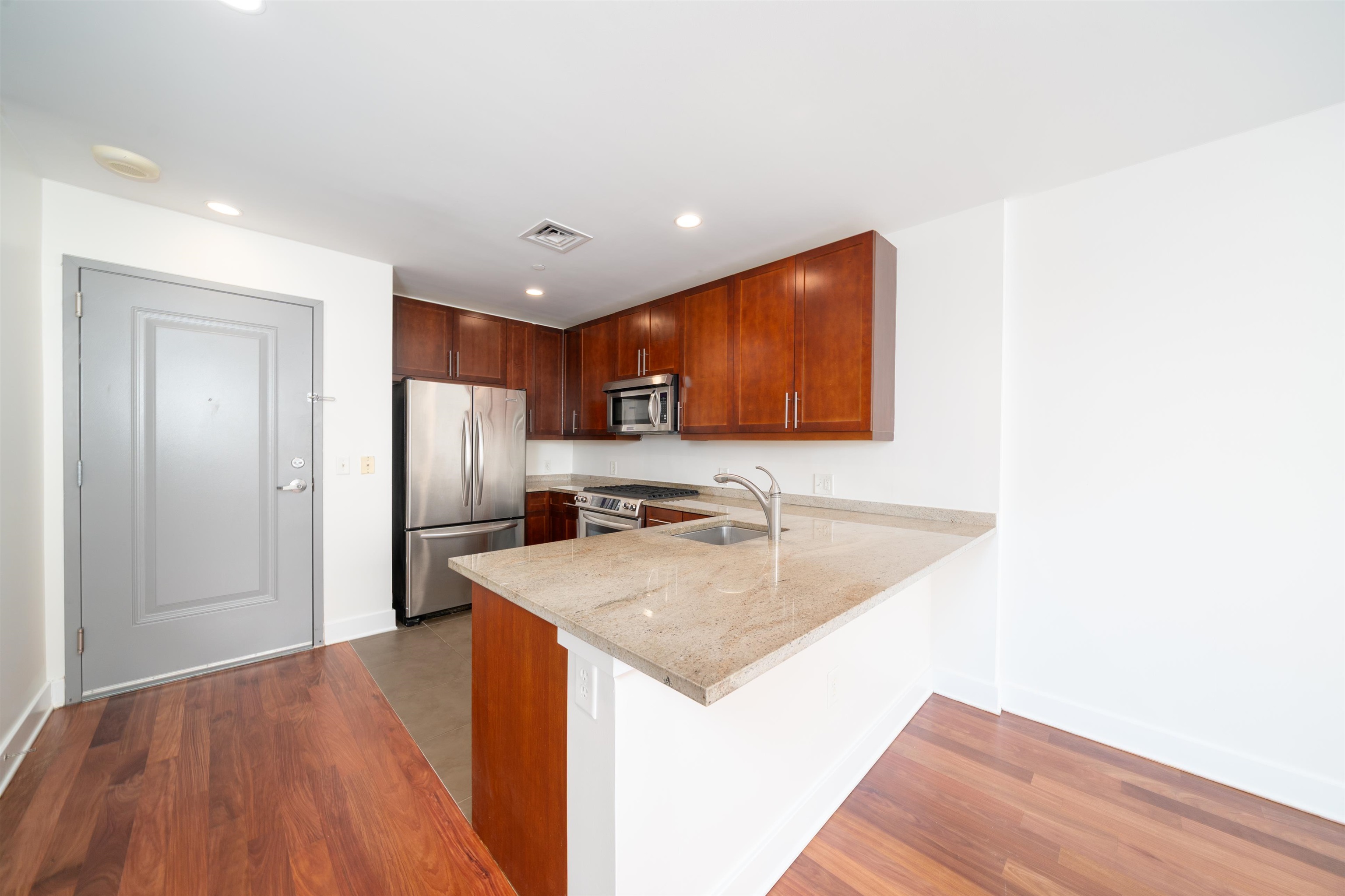 # 250011701 - For Rent in JERSEY CITY - Downtown NJ